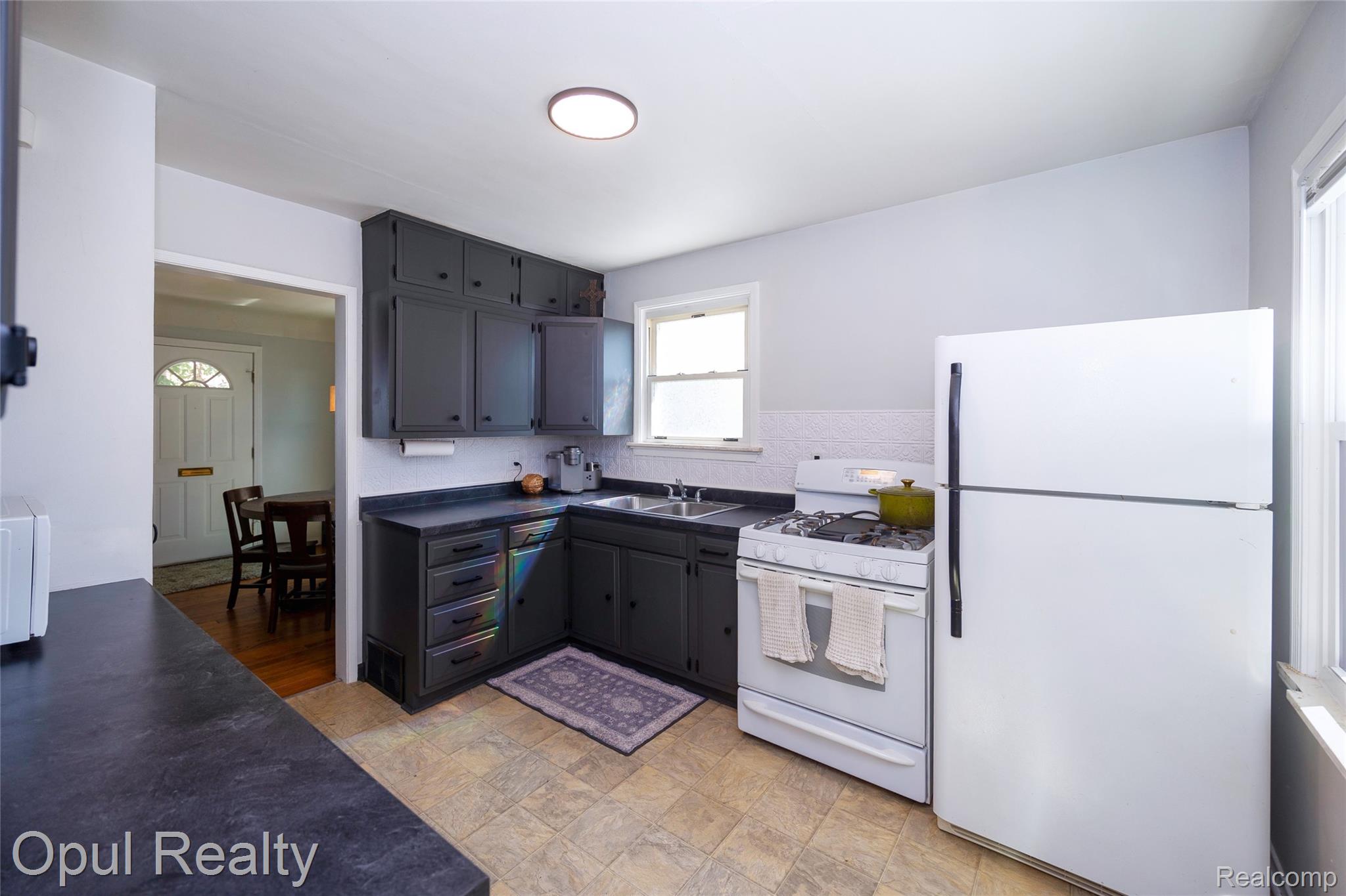 17520 Matthews Street Property Photo 11