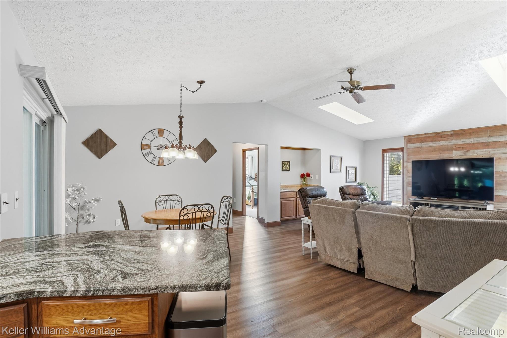18701 Savage Road Property Photo 10