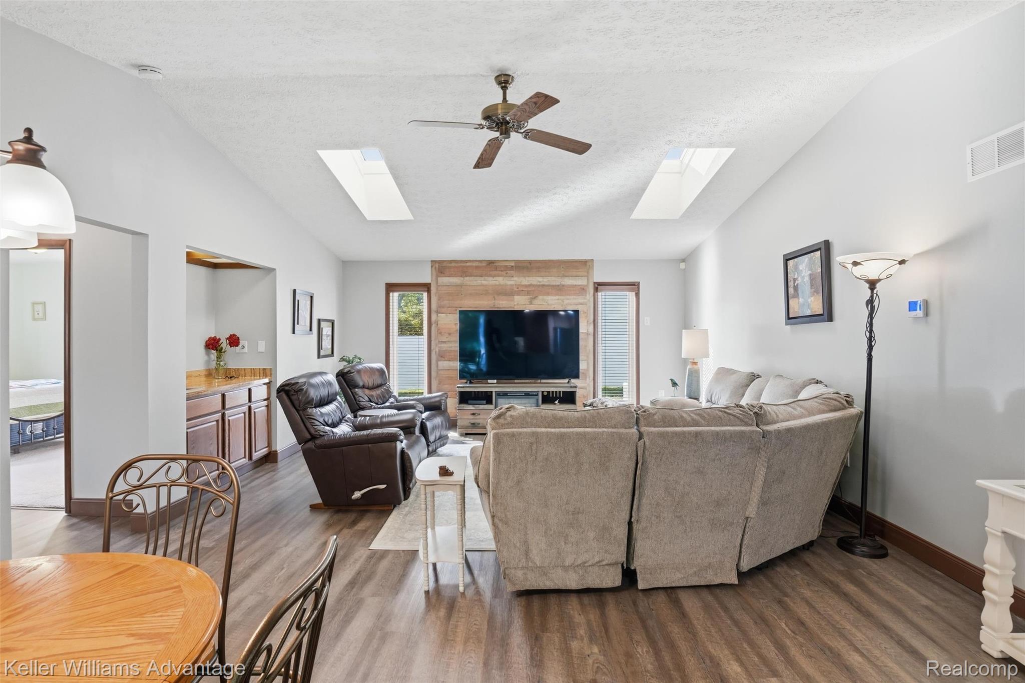 18701 Savage Road Property Photo 11