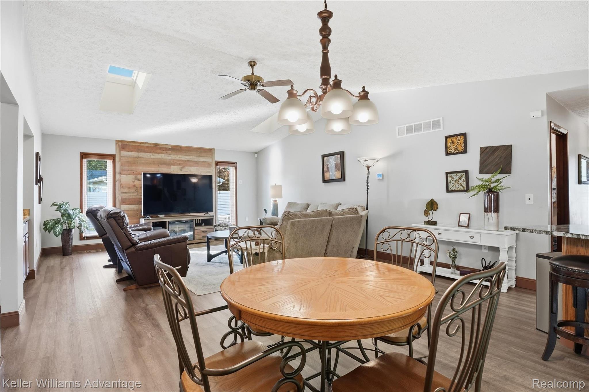 18701 Savage Road Property Photo 16