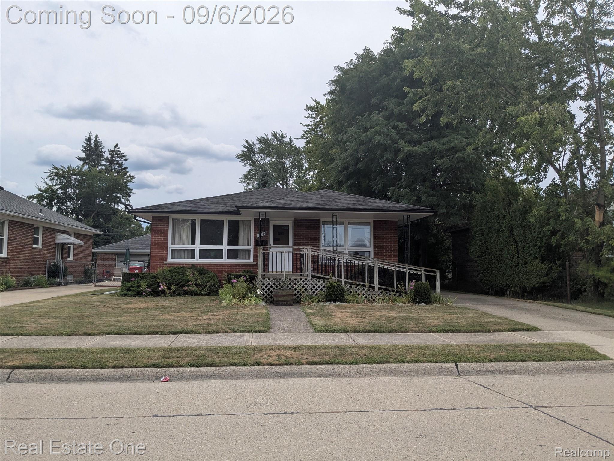 16034 Hauss Avenue Property Photo 1