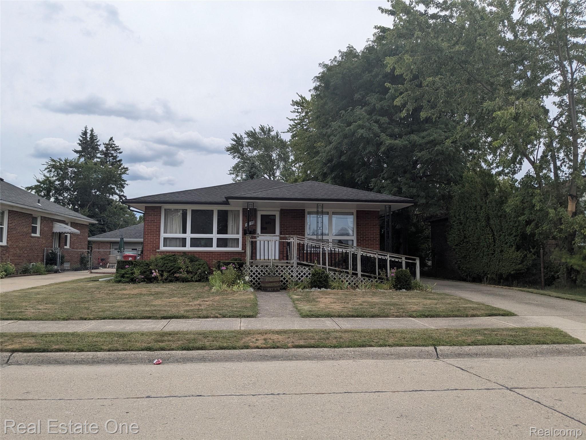 16034 Hauss Avenue Property Photo 1