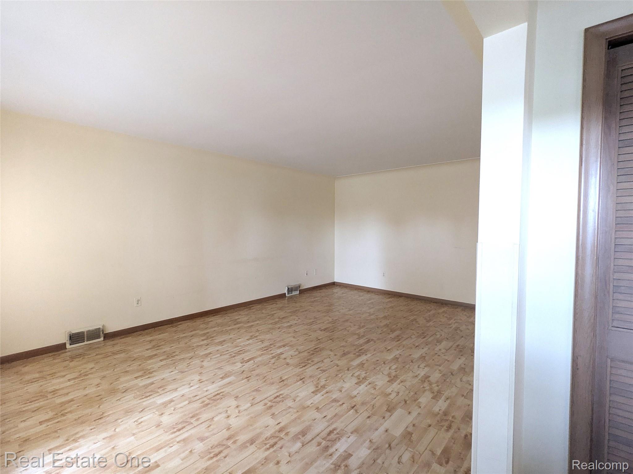 16034 Hauss Avenue Property Photo 3