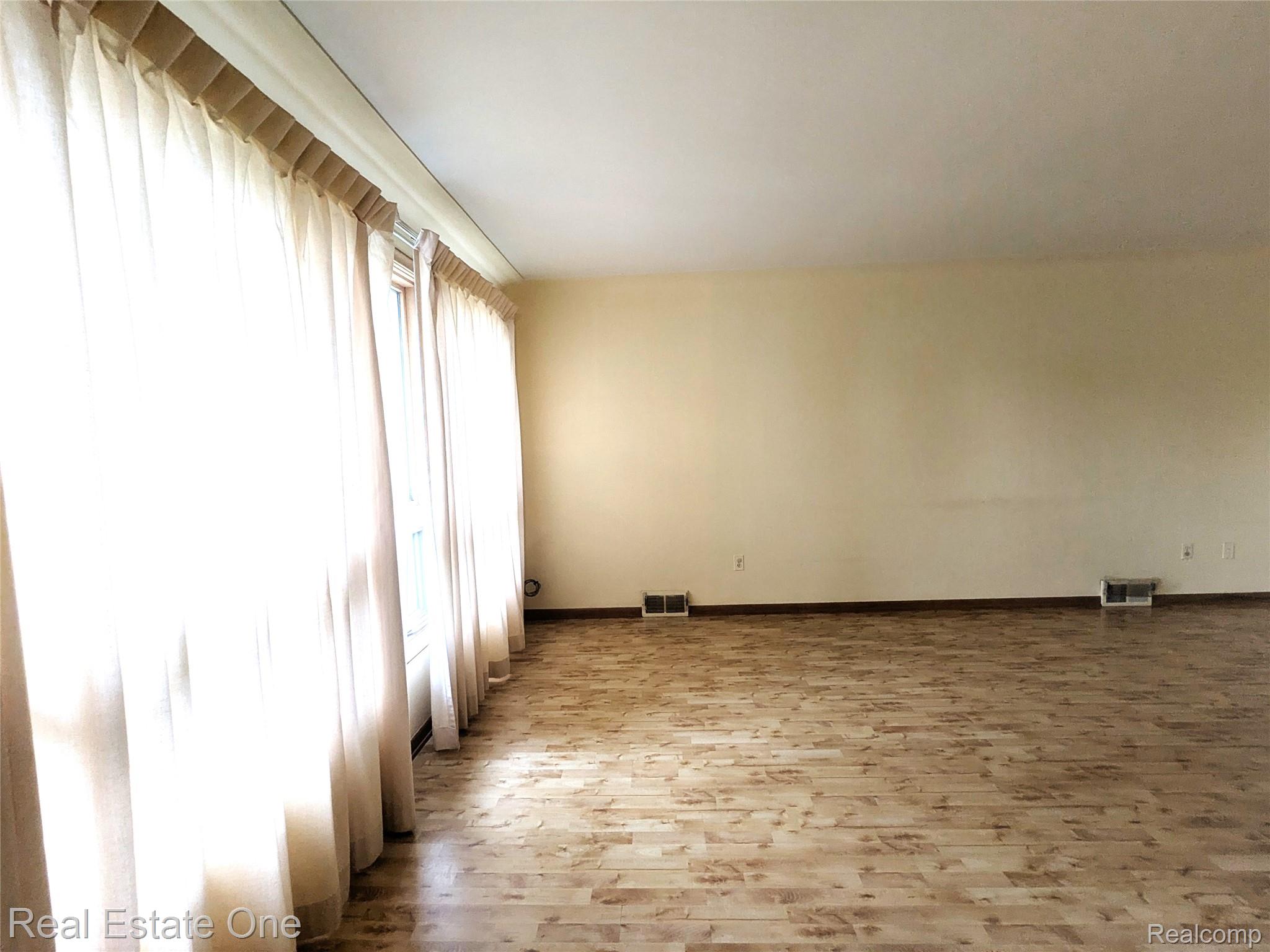 16034 Hauss Avenue Property Photo 4