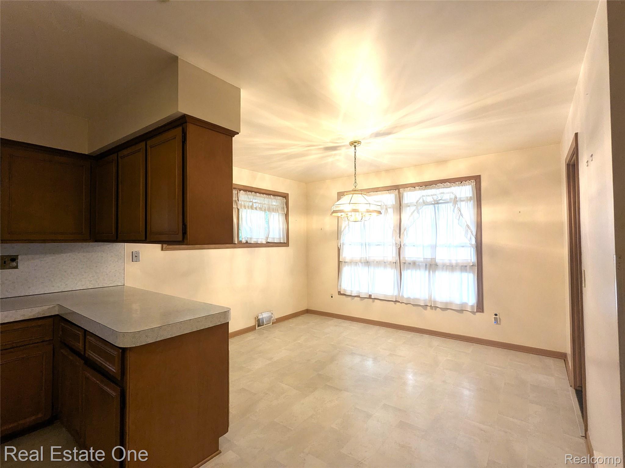 16034 Hauss Avenue Property Photo 5
