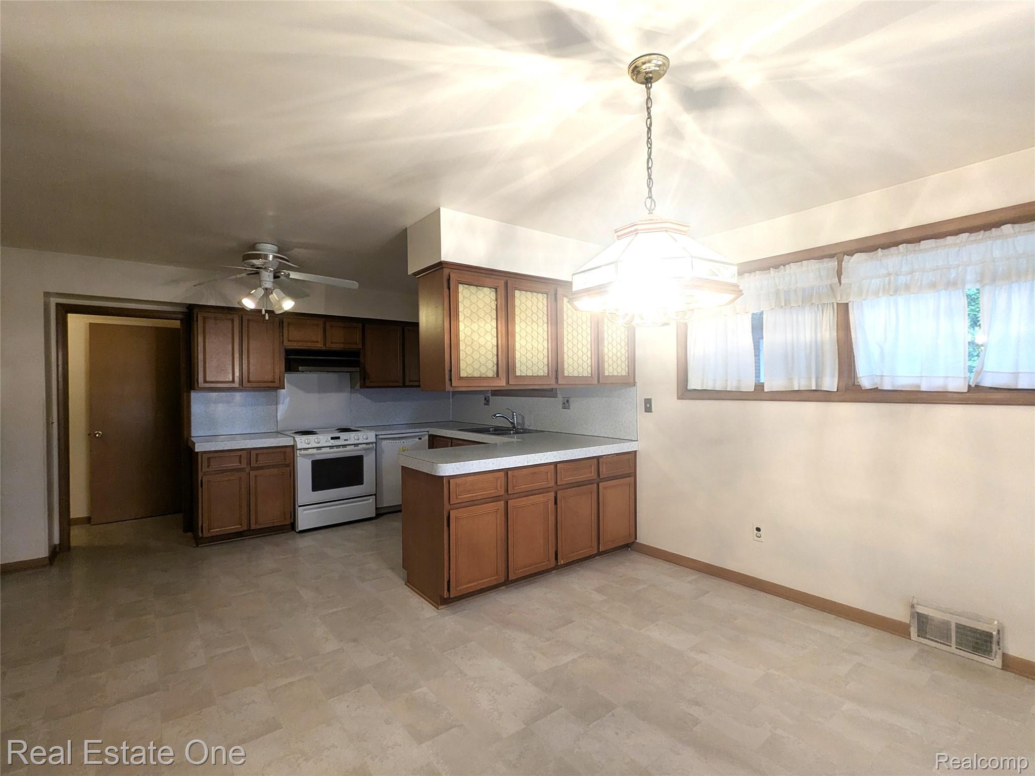 16034 Hauss Avenue Property Photo 6