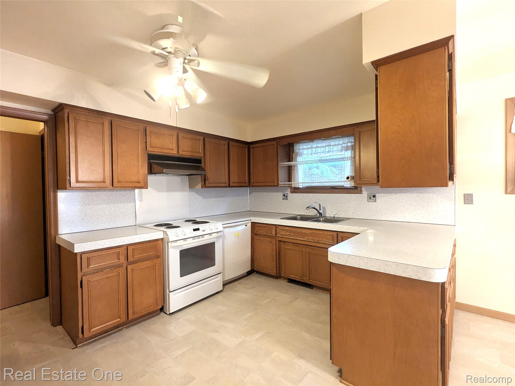 16034 Hauss Avenue Property Photo 8