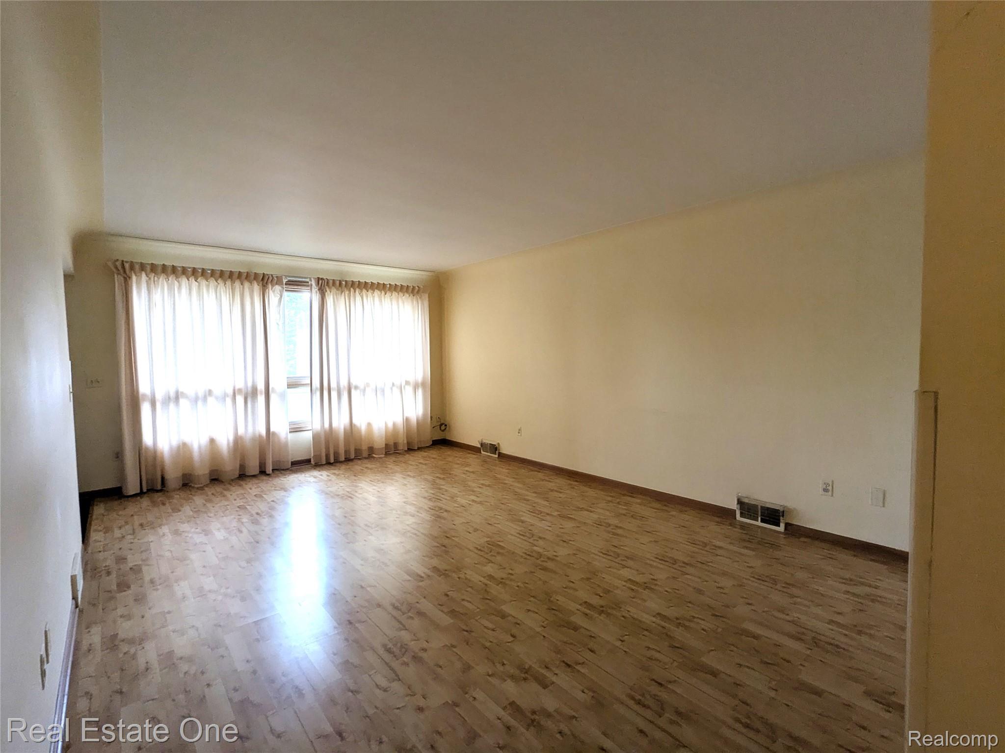 16034 Hauss Avenue Property Photo 9