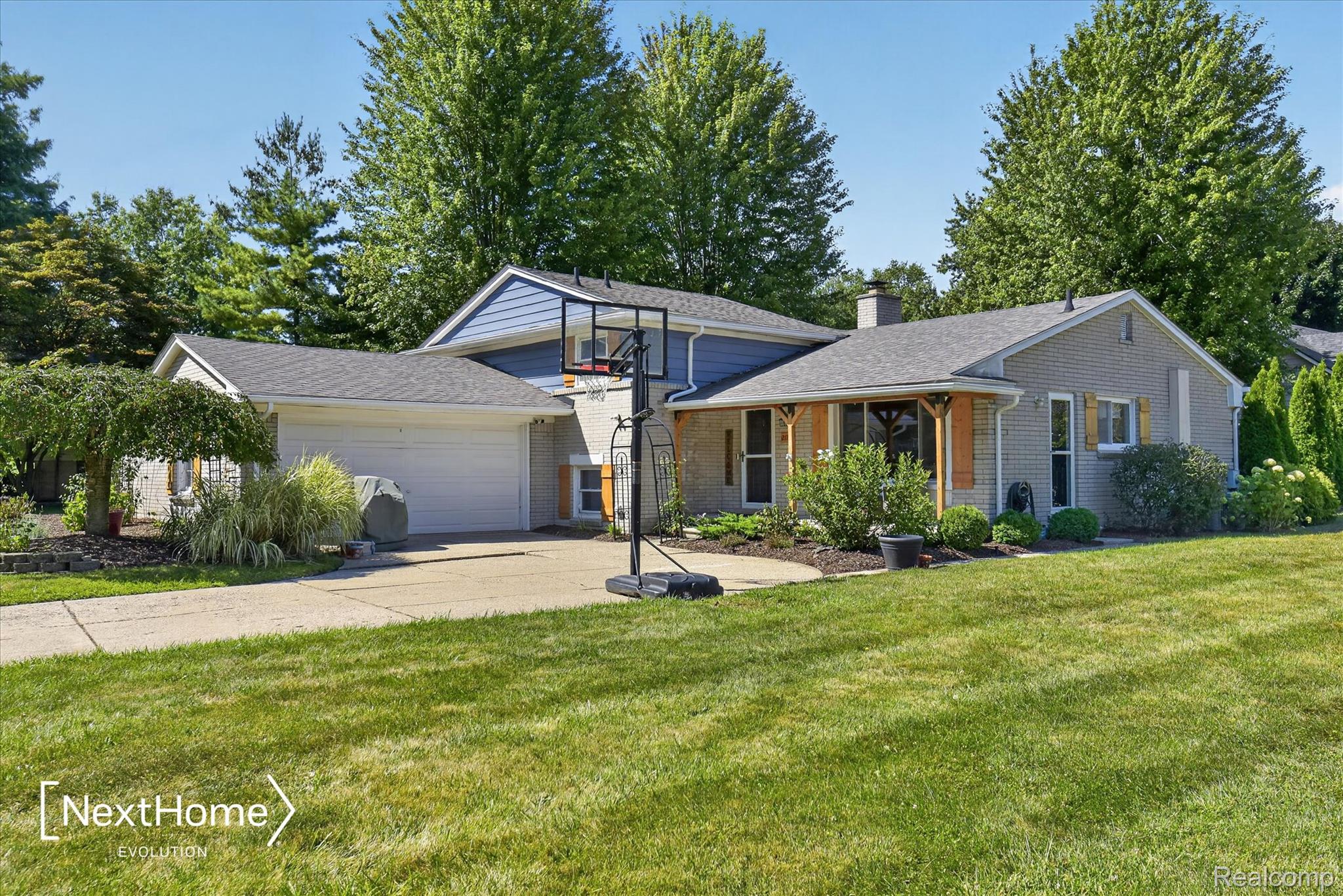 21722 Canterbury Avenue Property Photo 1