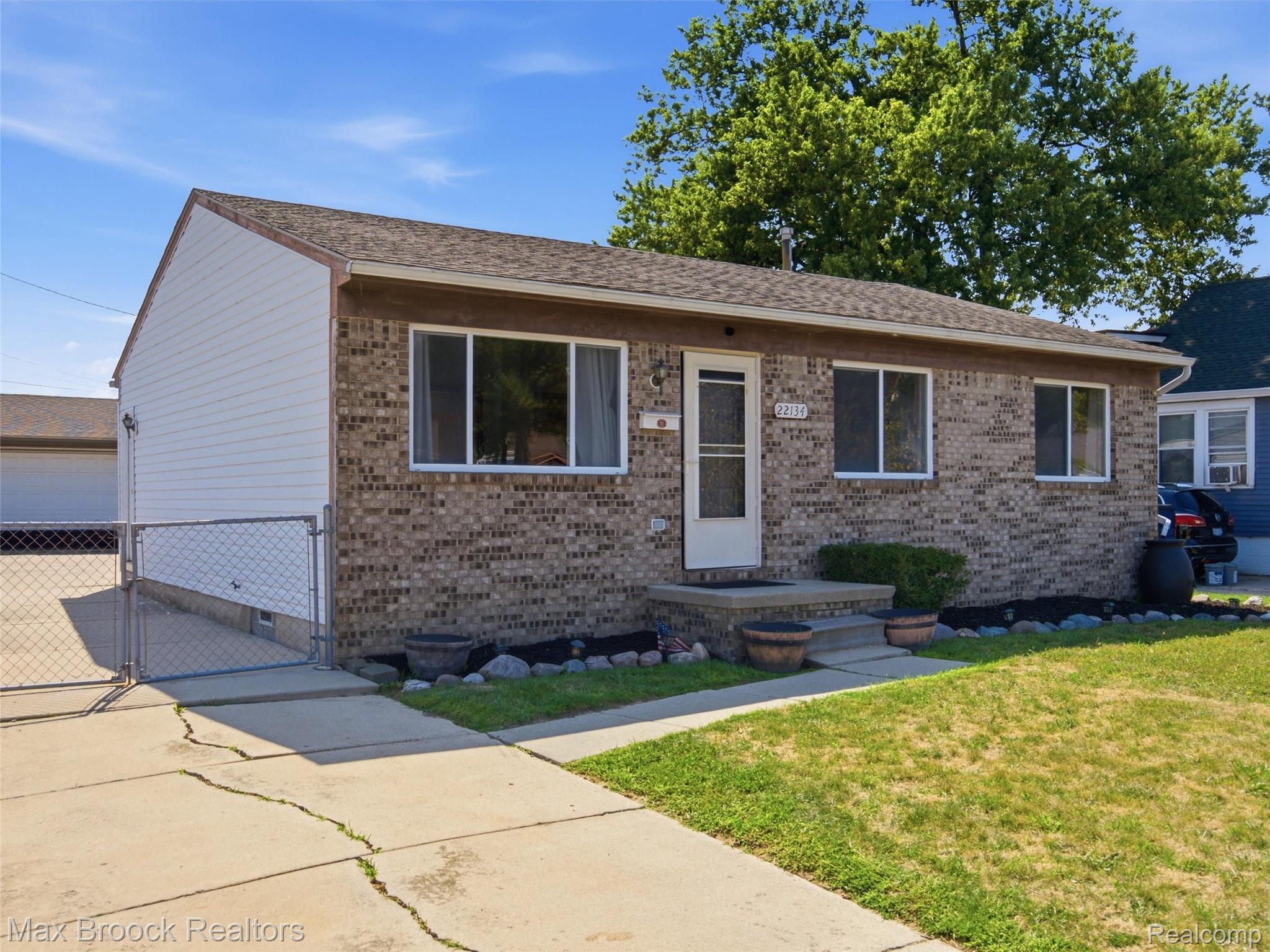 22134 Pleasant Street Property Photo 2