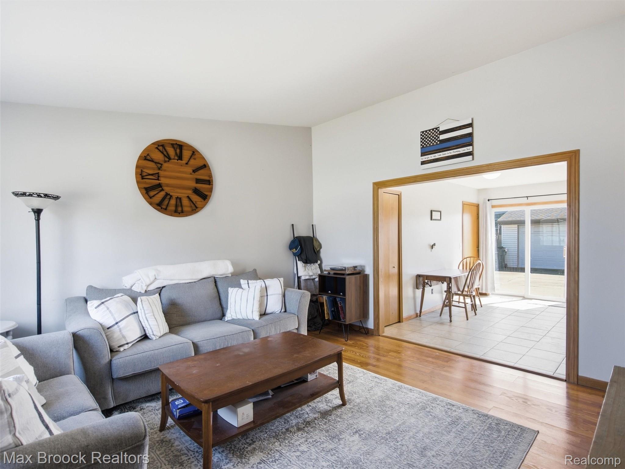 22134 Pleasant Street Property Photo 4