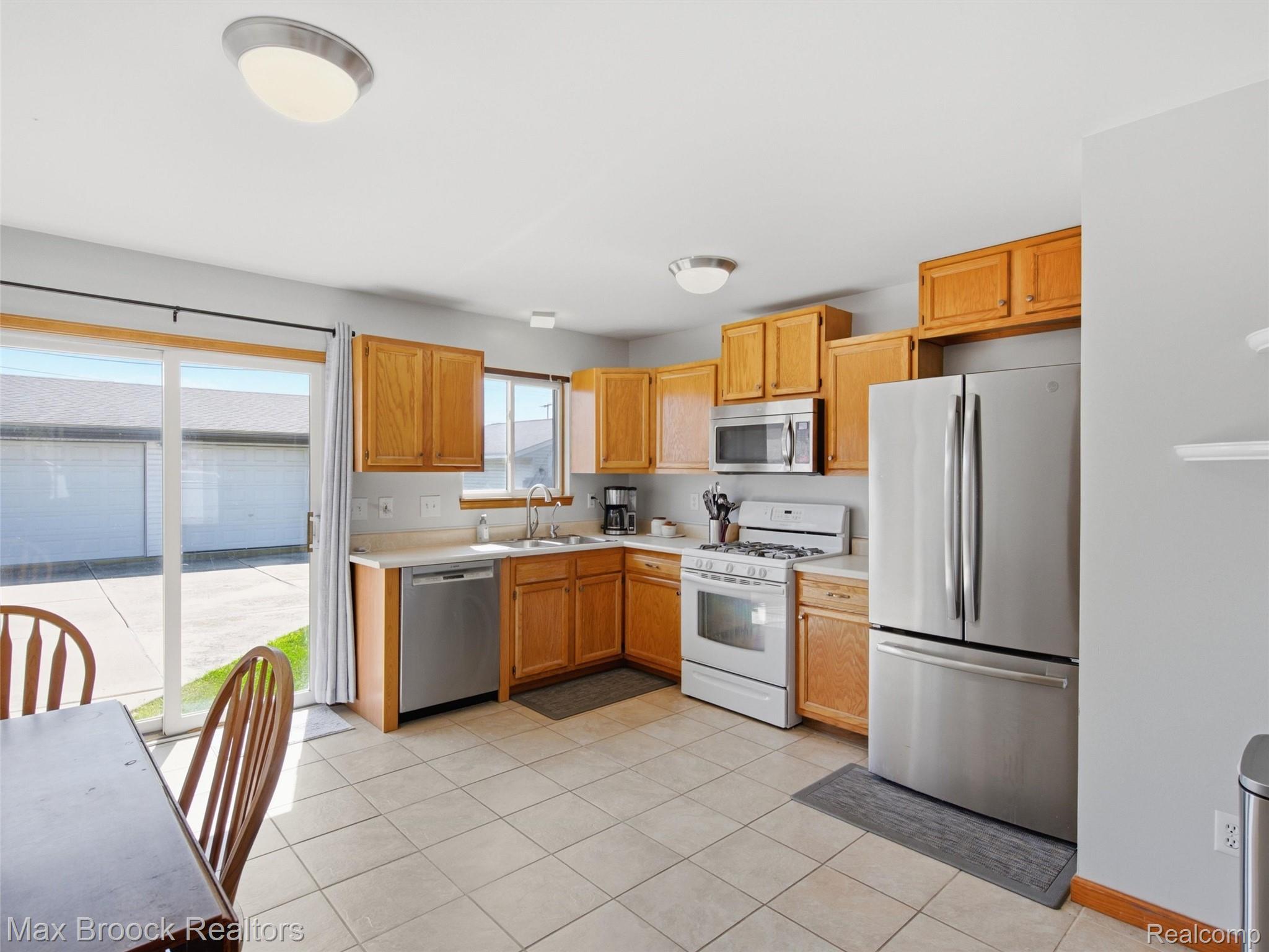 22134 Pleasant Street Property Photo 6