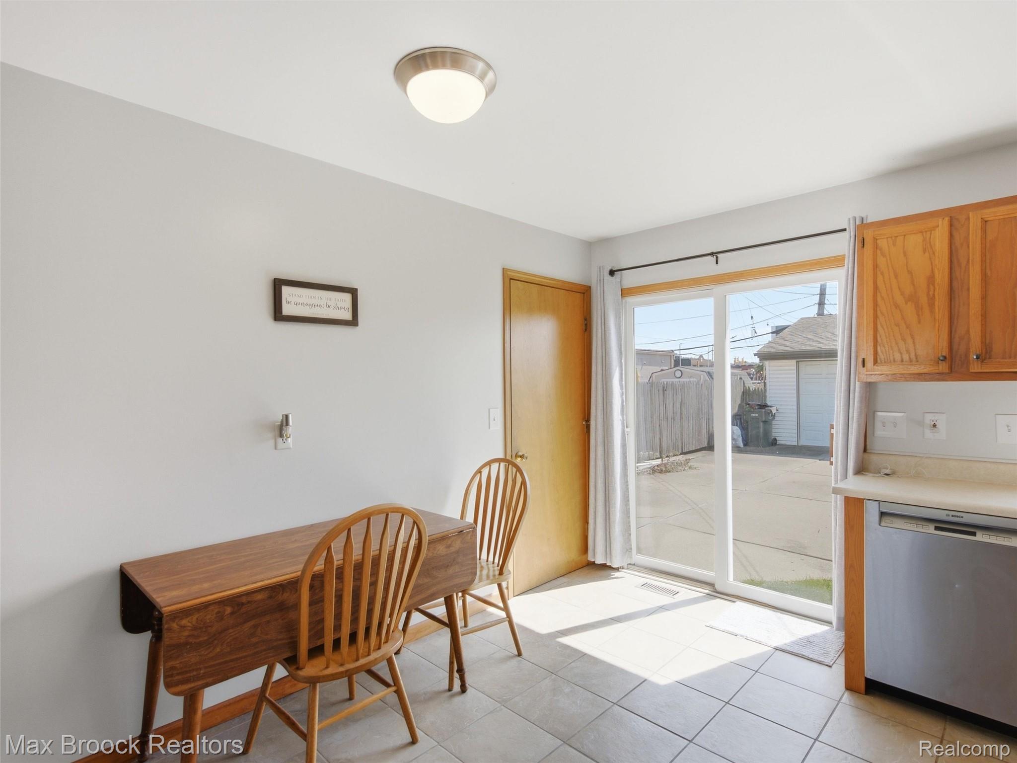 22134 Pleasant Street Property Photo 7