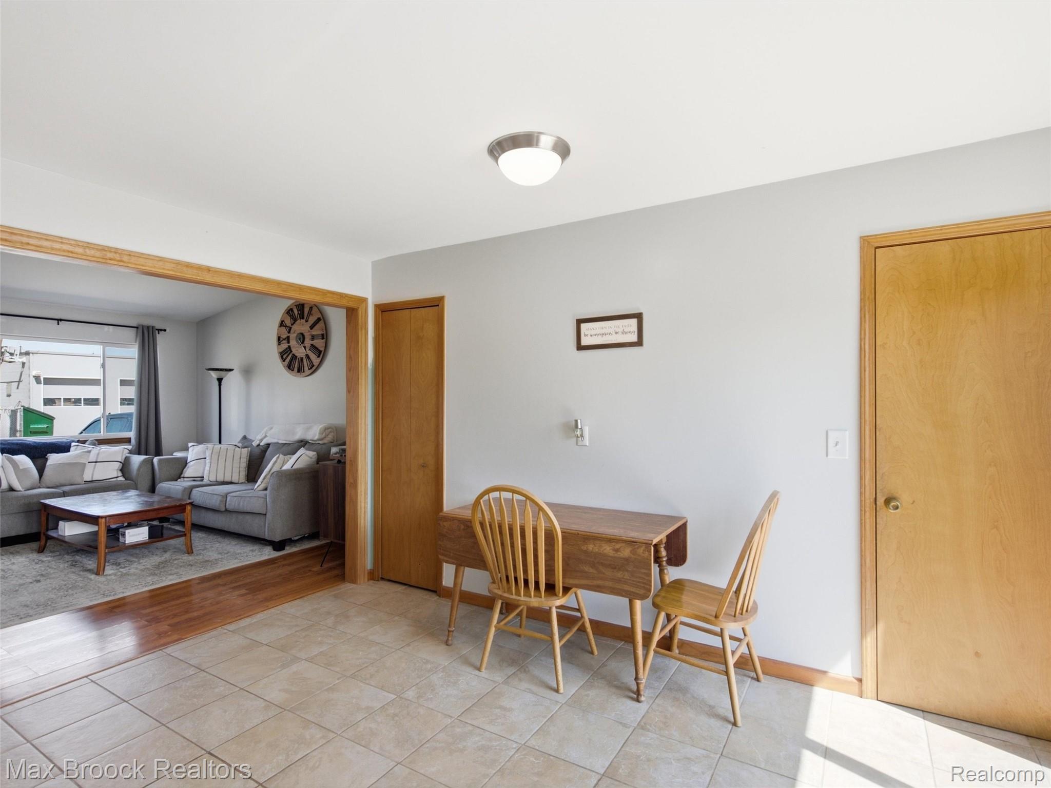 22134 Pleasant Street Property Photo 8