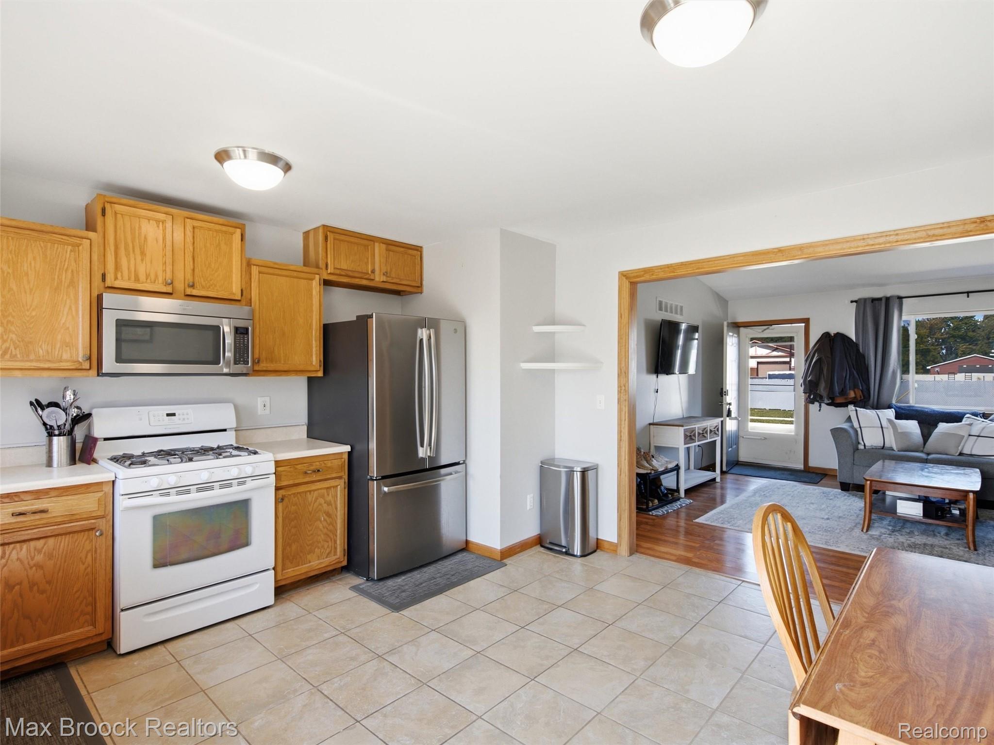 22134 Pleasant Street Property Photo 9