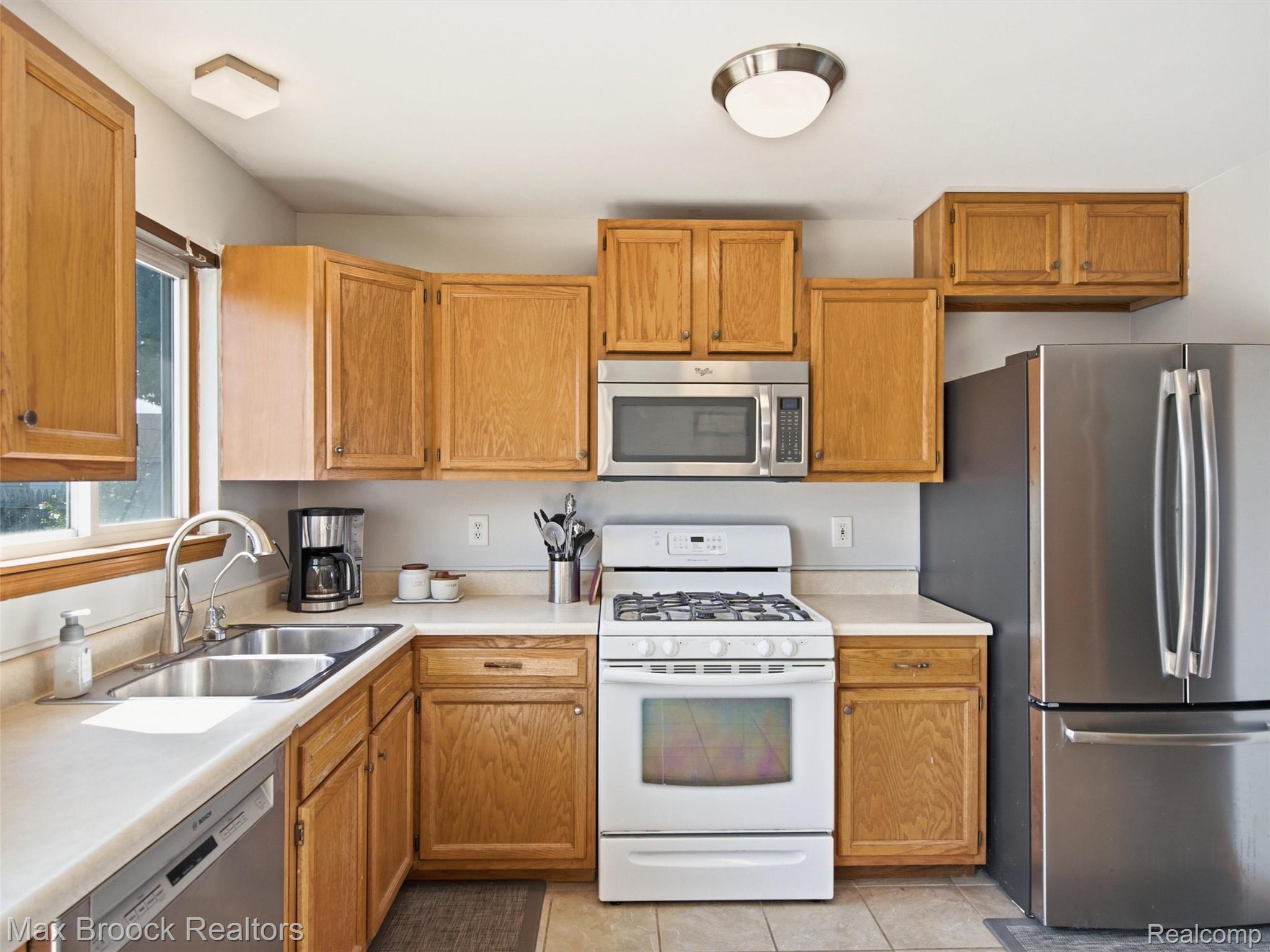 22134 Pleasant Street Property Photo 10