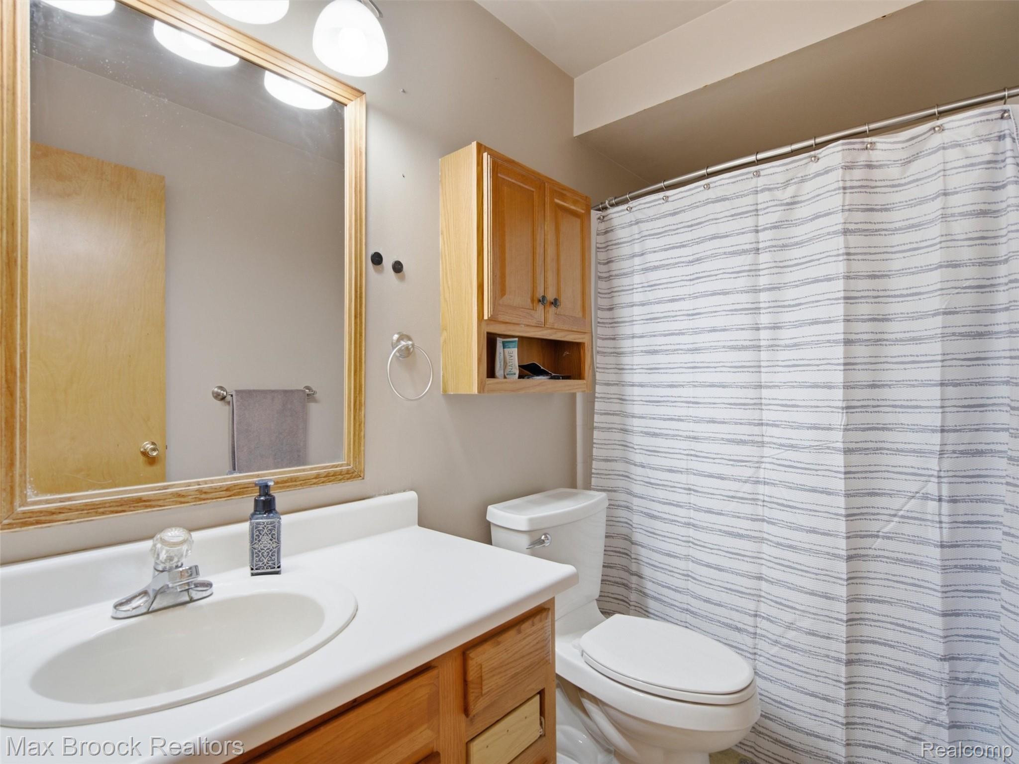 22134 Pleasant Street Property Photo 11