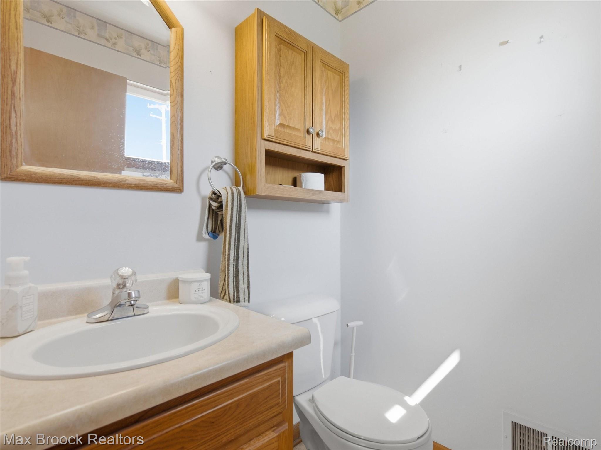 22134 Pleasant Street Property Photo 14