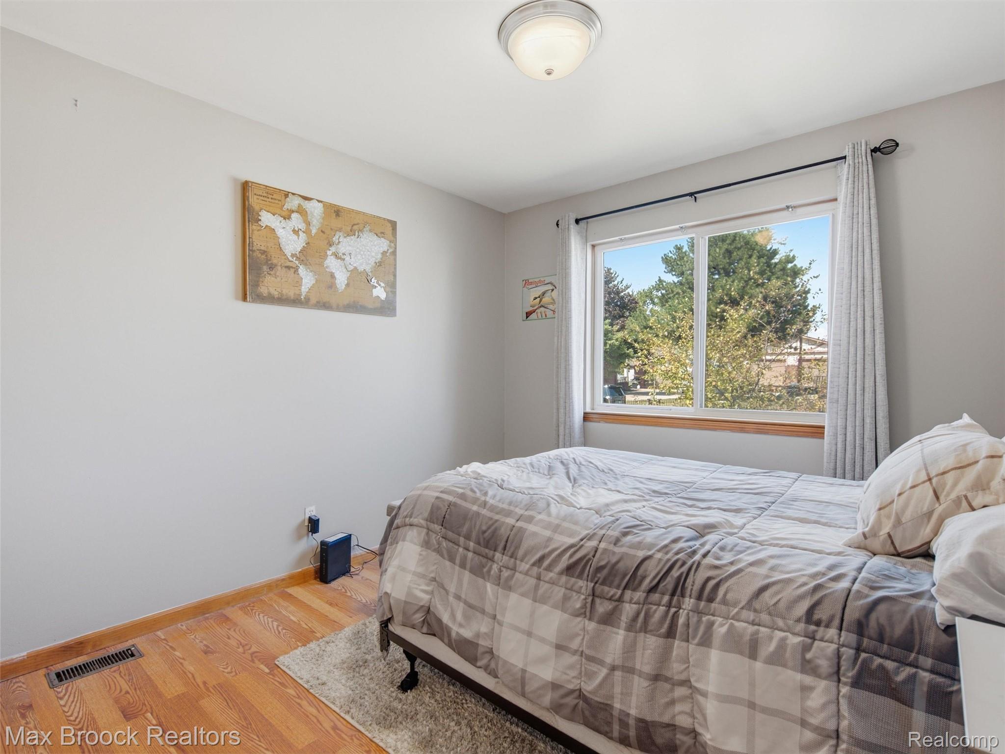 22134 Pleasant Street Property Photo 15