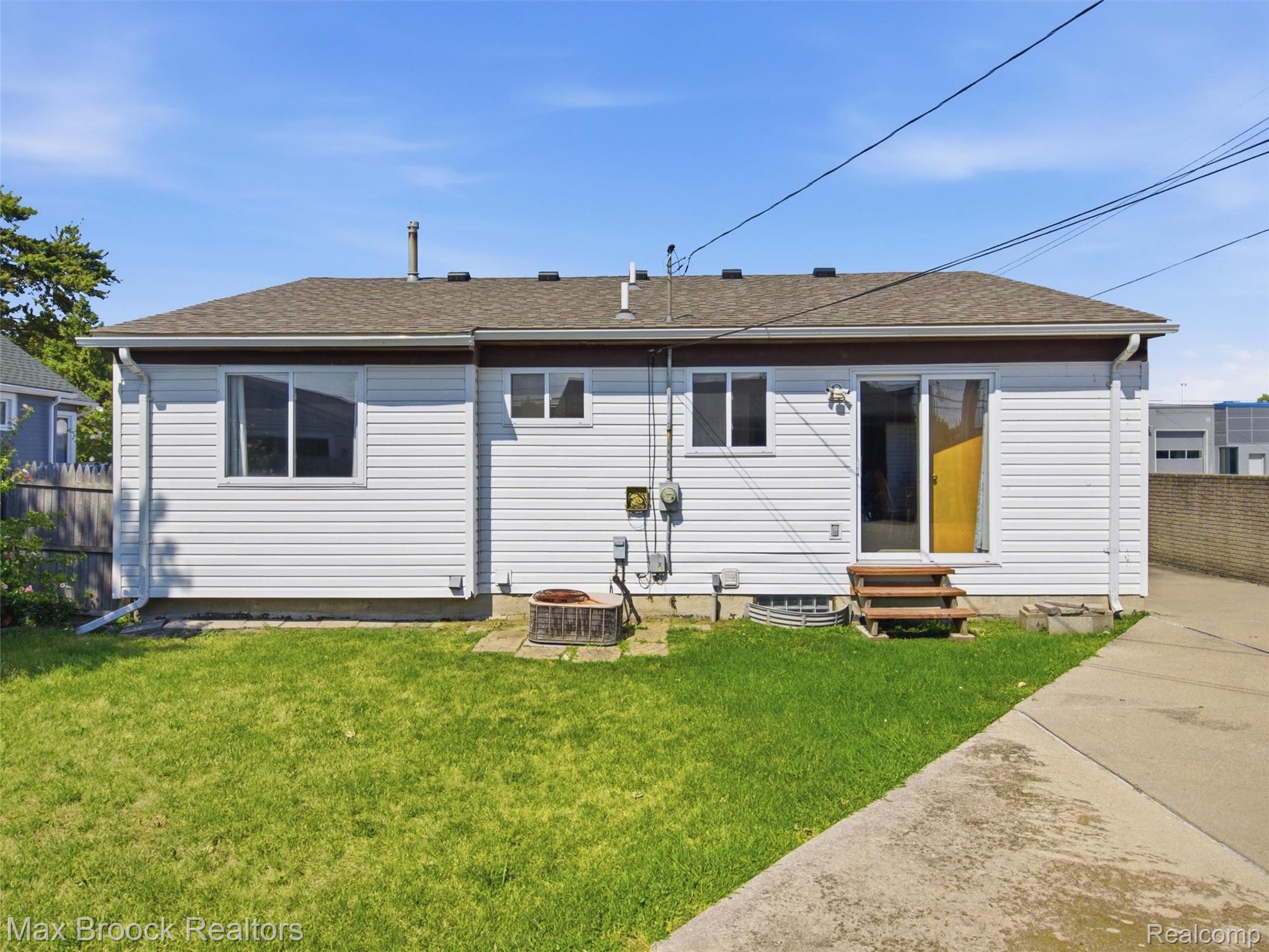 22134 Pleasant Street Property Photo 23