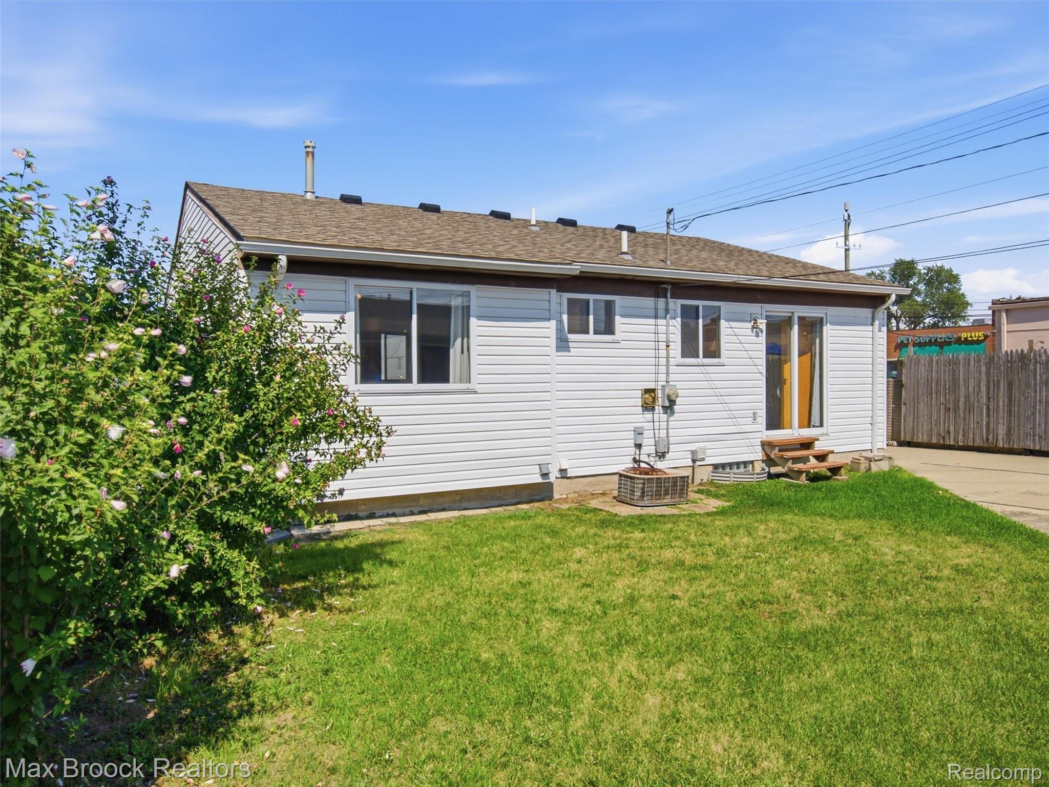 22134 Pleasant Street Property Photo 24