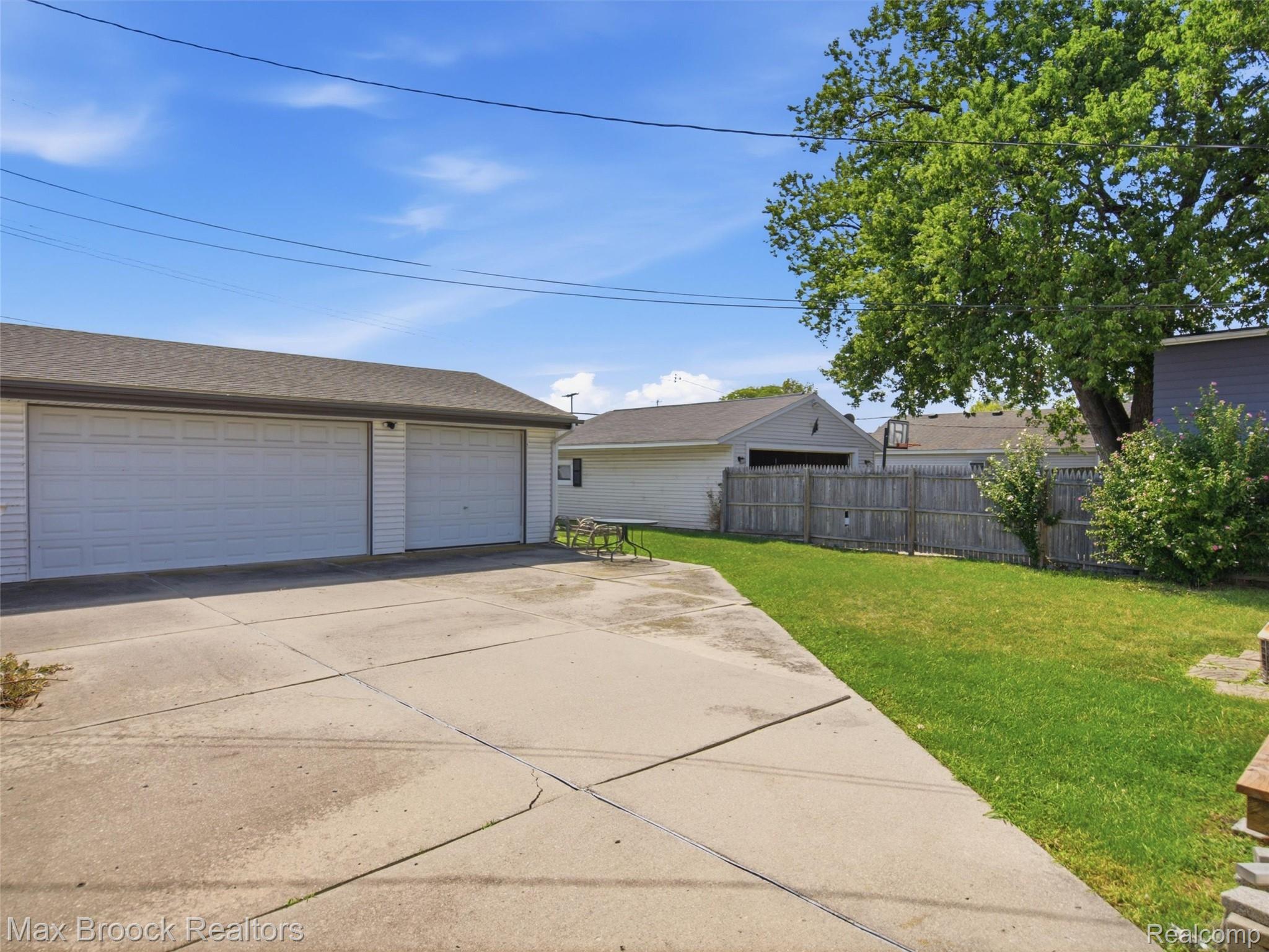 22134 Pleasant Street Property Photo 27