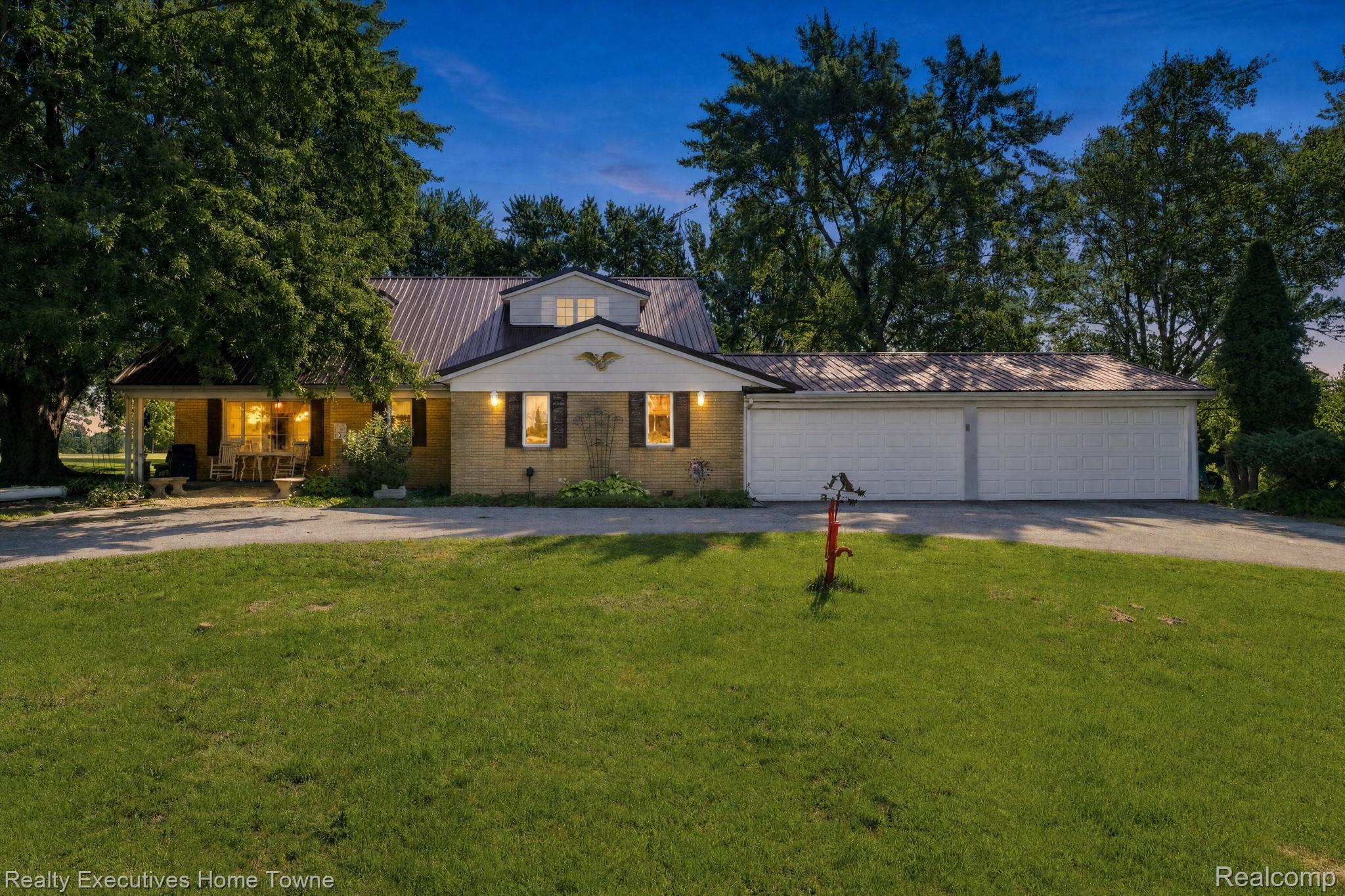 5593 Fairway Lane Property Photo 1