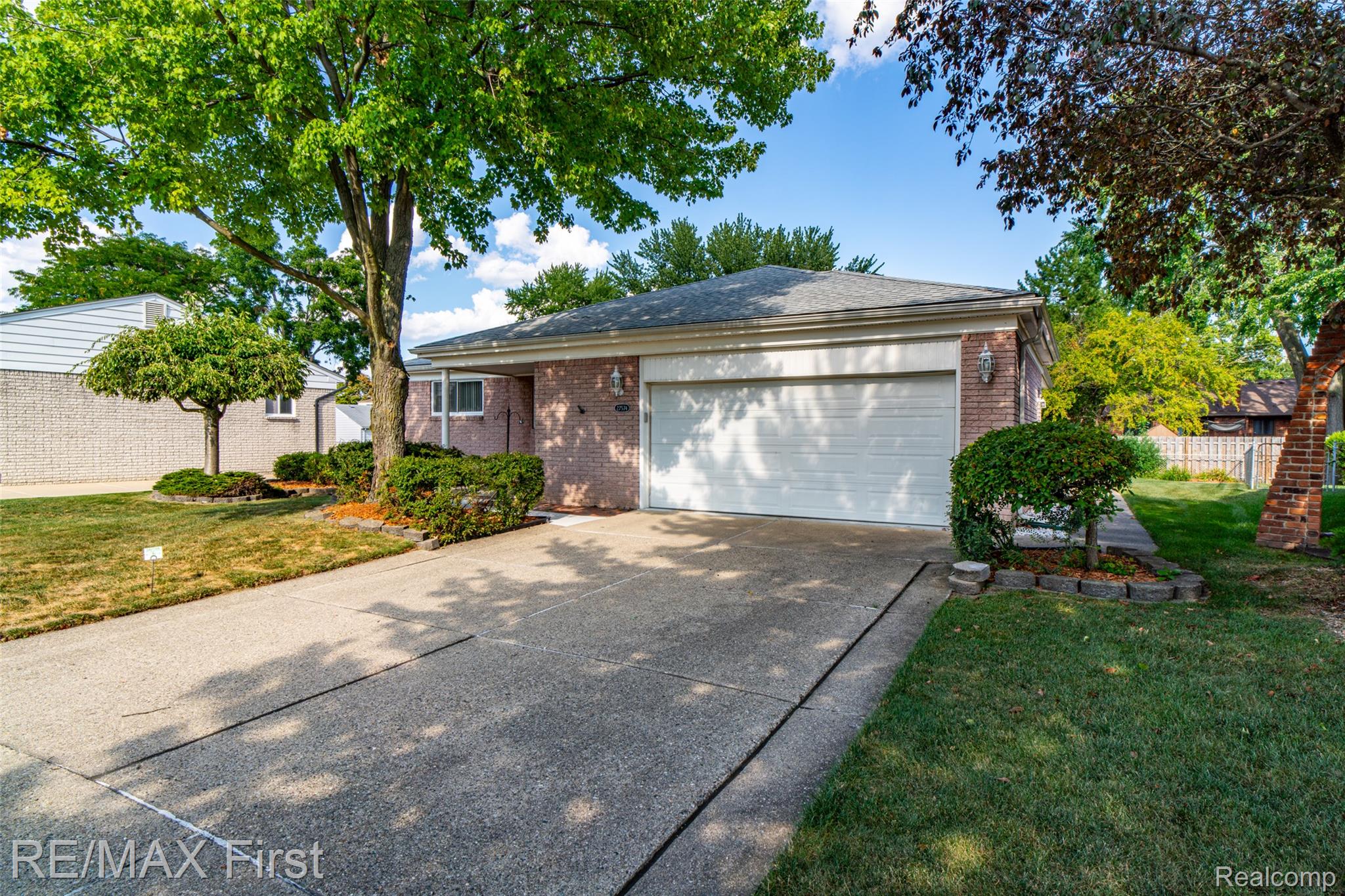 27574 Los Olas Court Property Photo 1