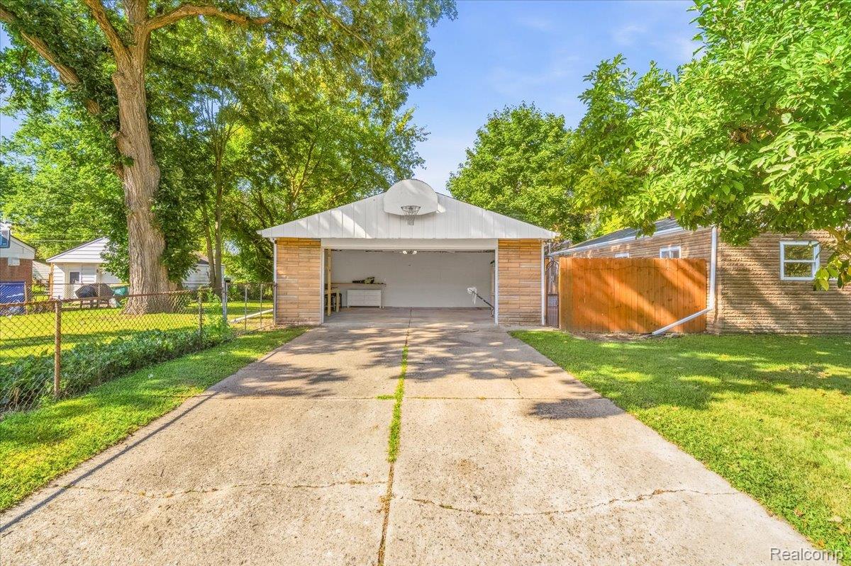 1482 Blossom Avenue Property Photo 5
