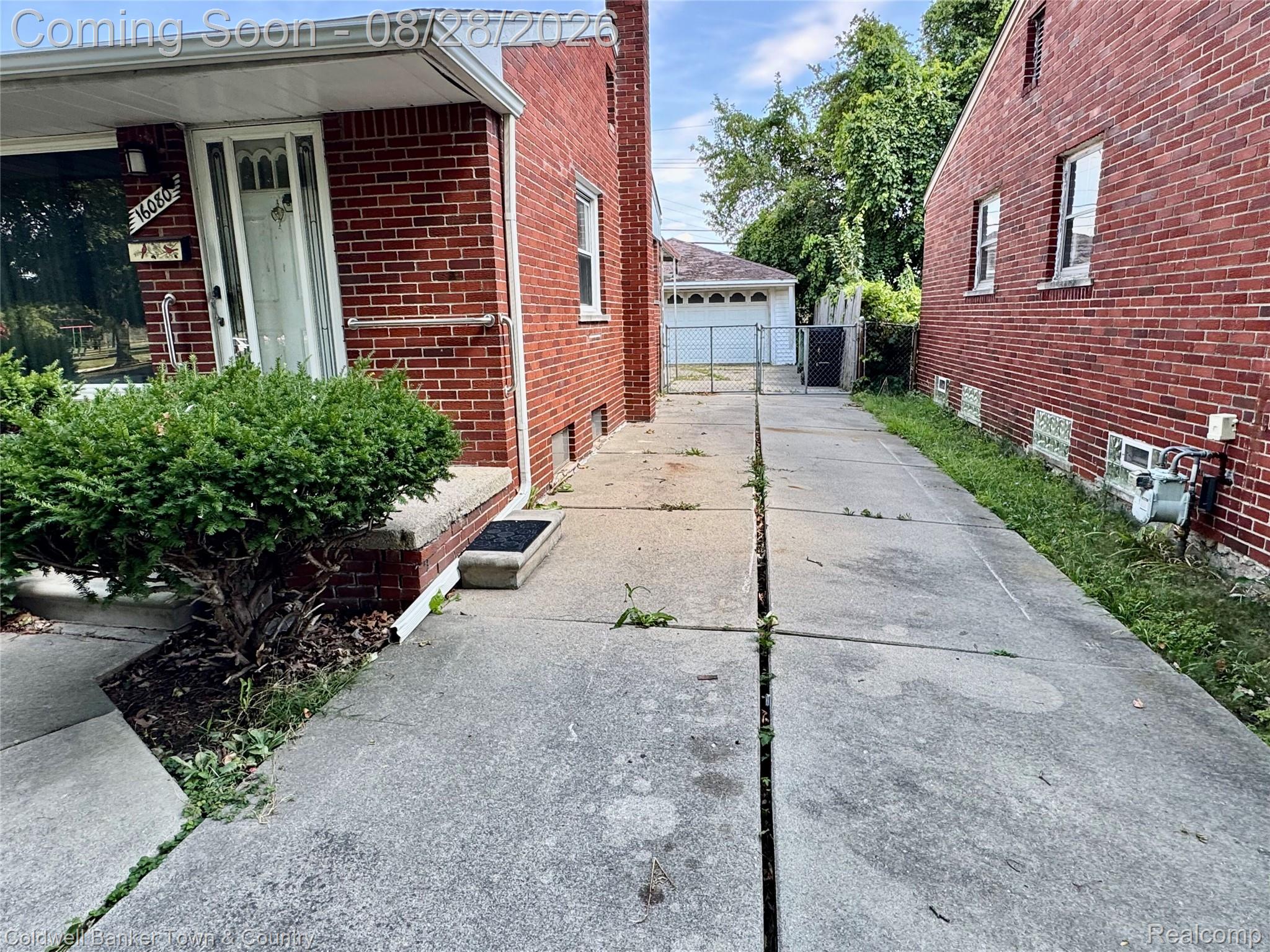 16080 Hanfor Avenue Property Photo 3