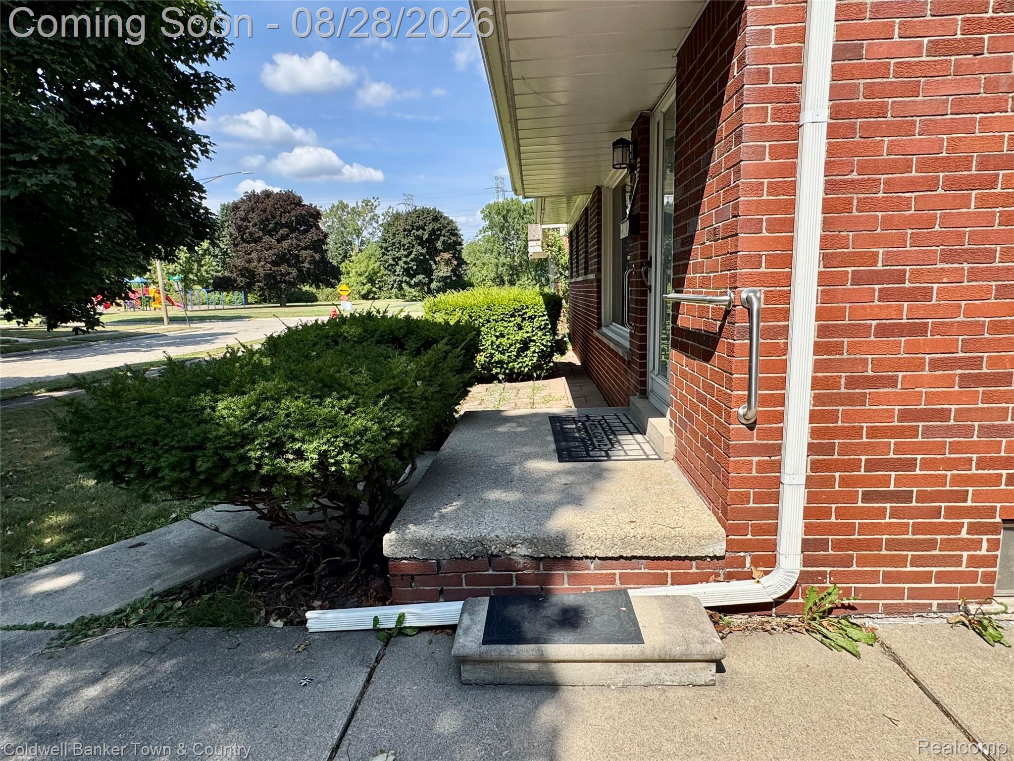 16080 Hanfor Avenue Property Photo 4