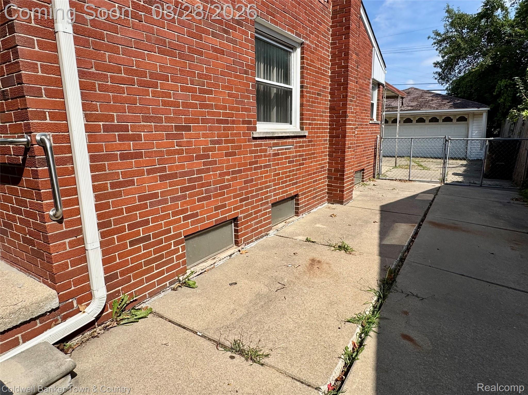 16080 Hanfor Avenue Property Photo 5