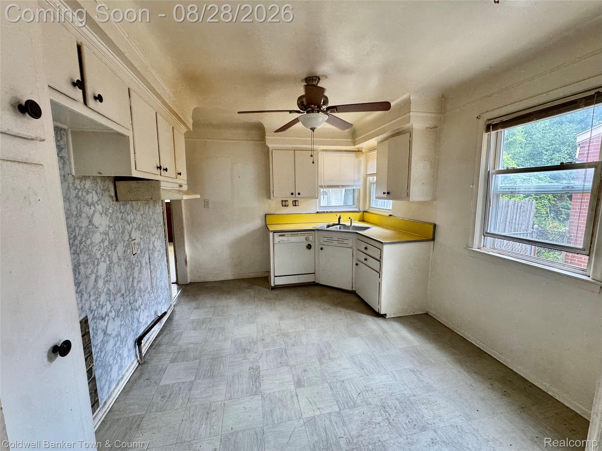 16080 Hanfor Avenue Property Photo 9
