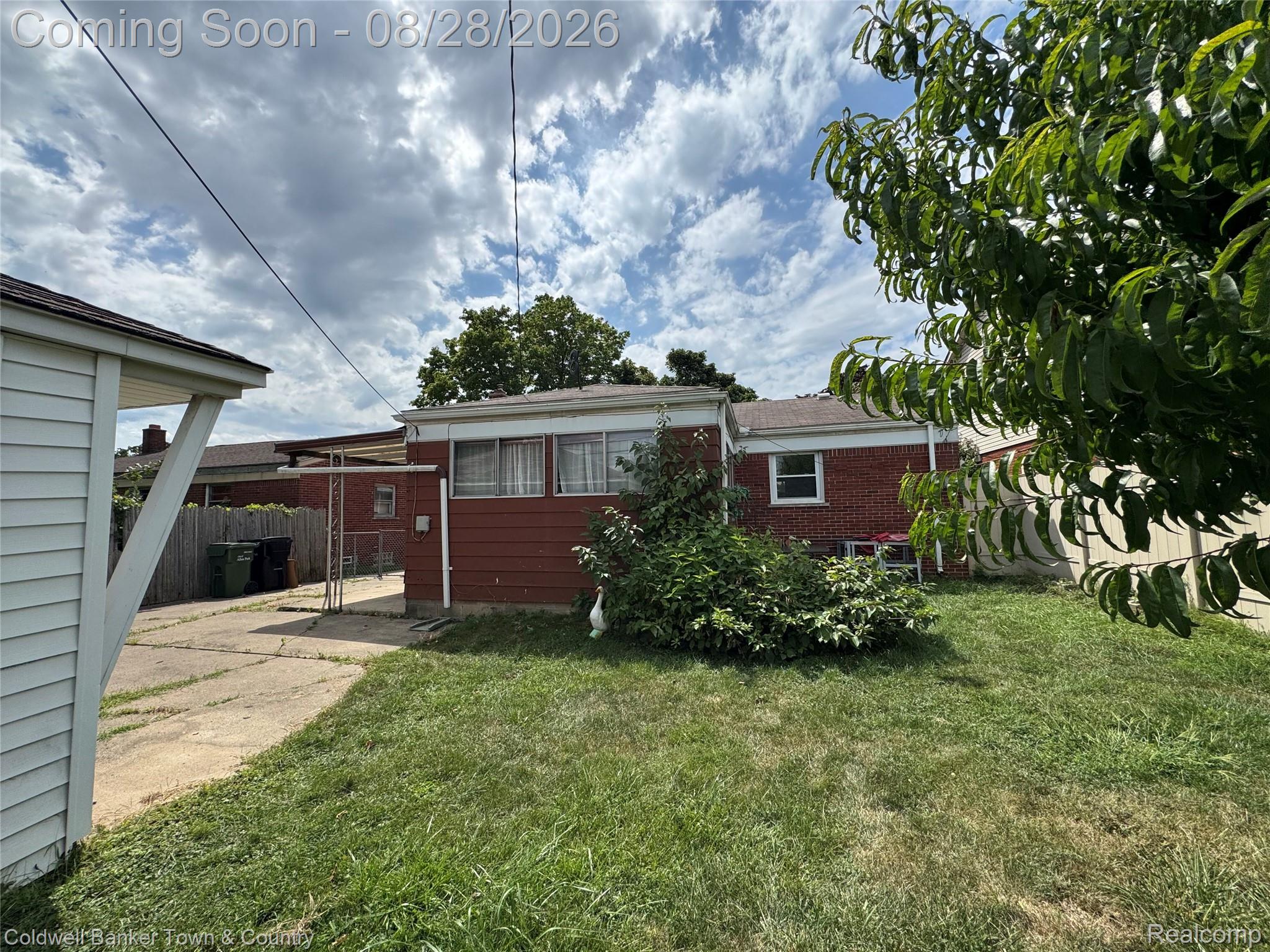 16080 Hanfor Avenue Property Photo 17