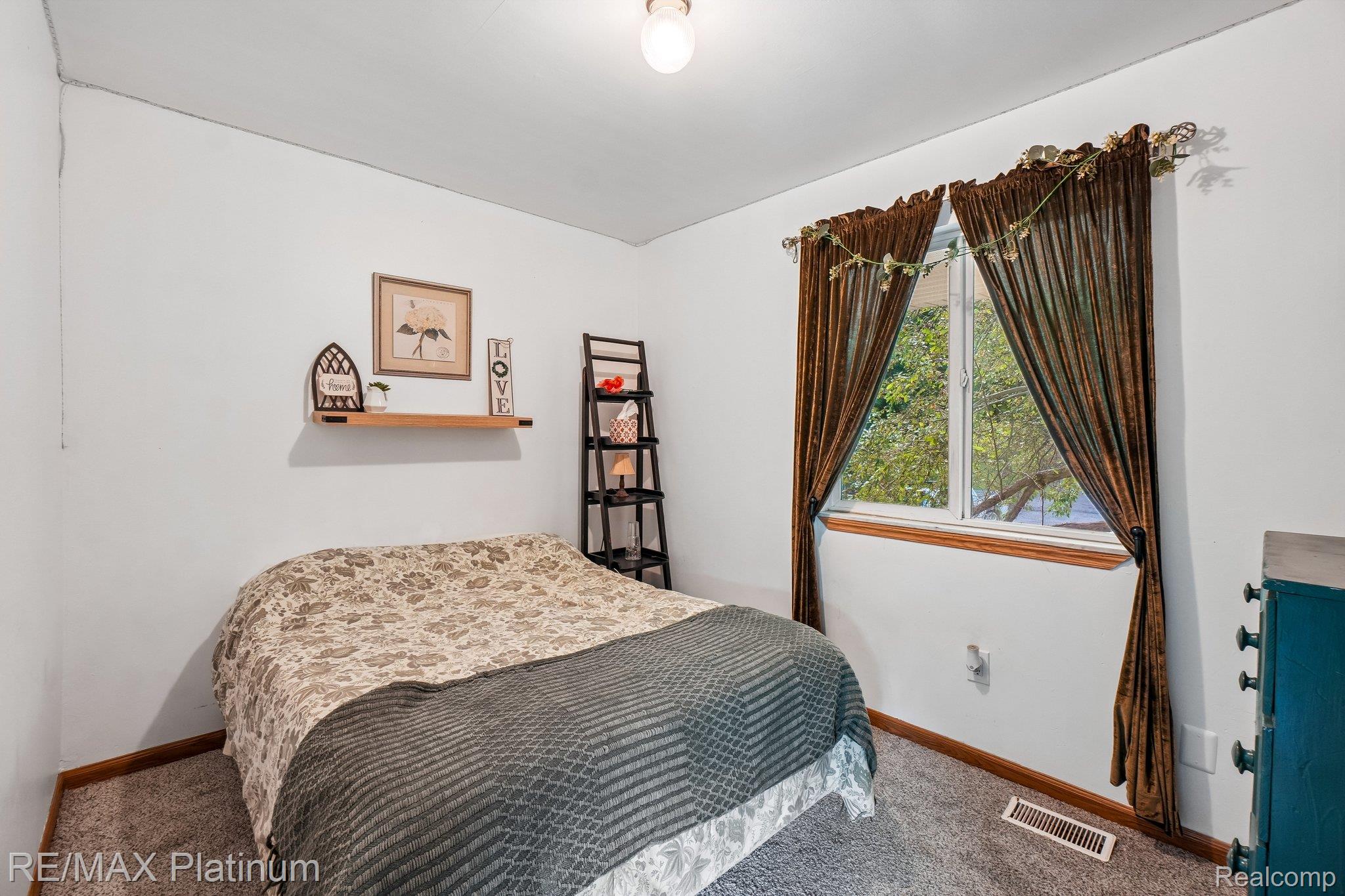 2805 Harmony Lane Property Photo 16