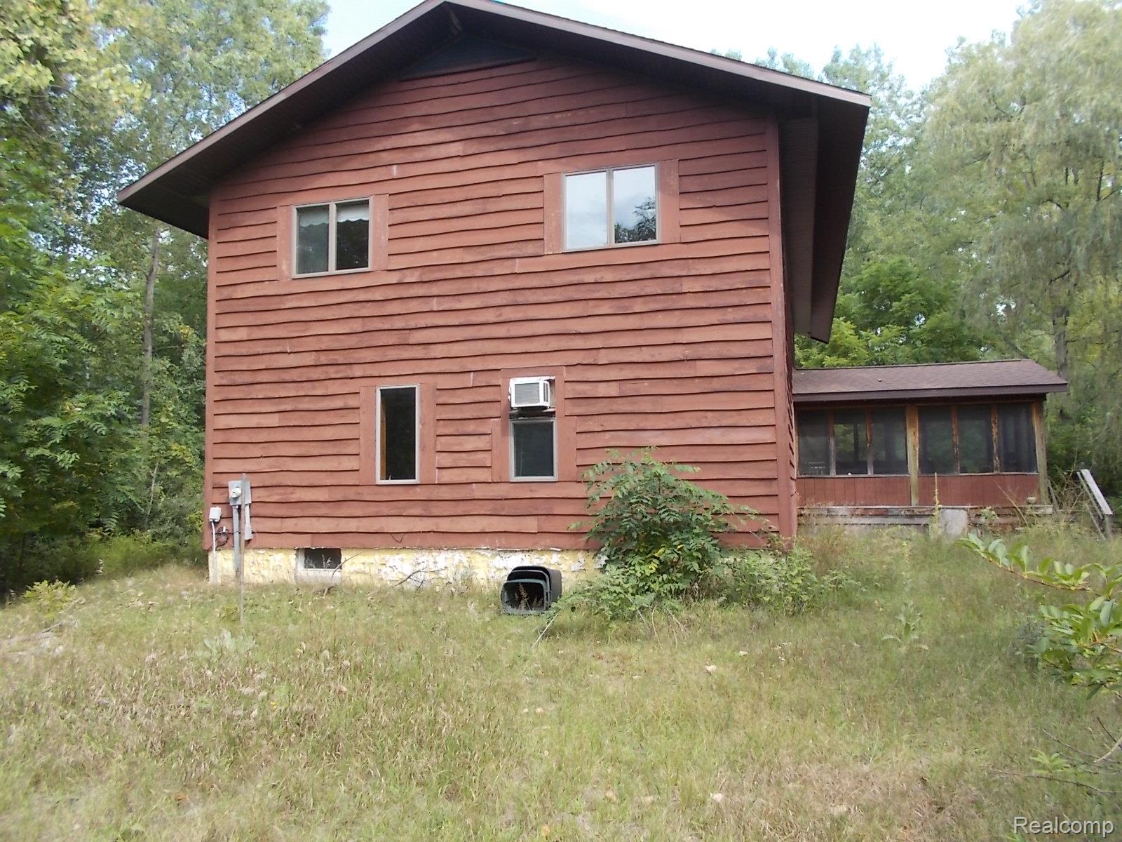 2125 W Sanilac
