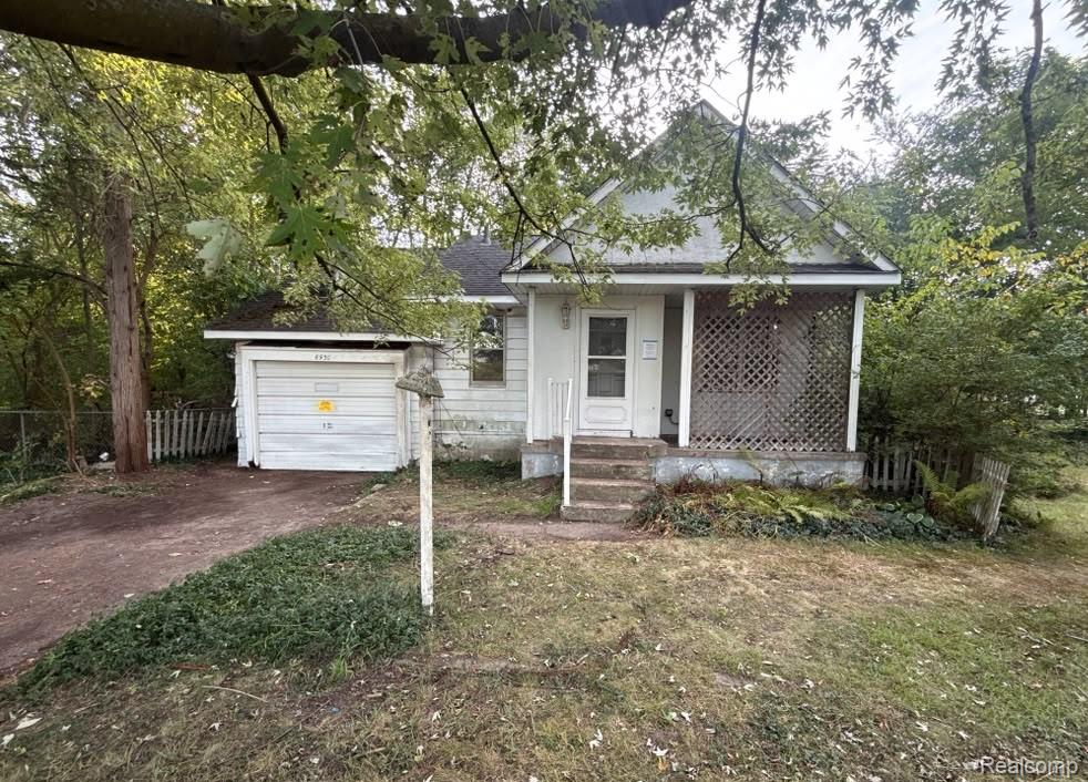 8930 Wayne Road Property Photo 1
