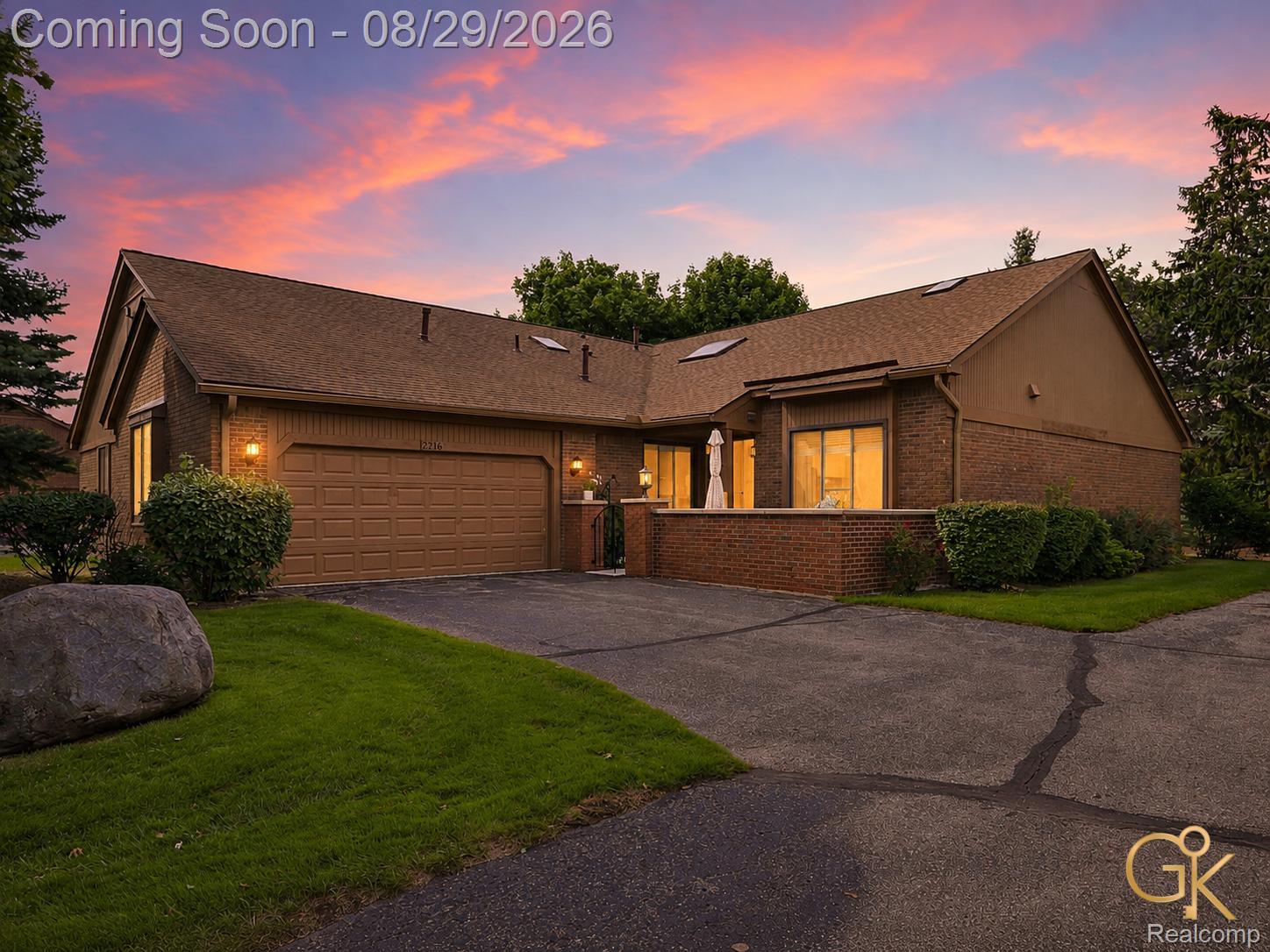 2216 London Bridge Drive Property Photo 1