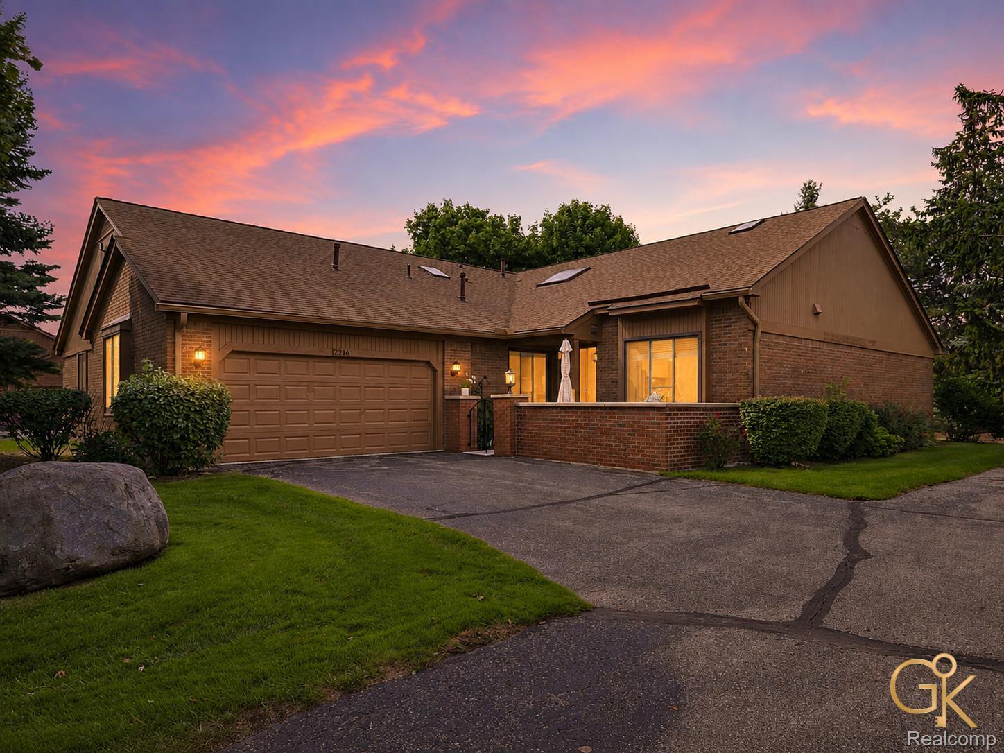 2216 London Bridge Drive Property Photo 1