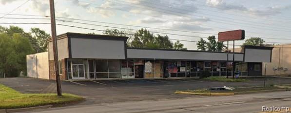 3147 S Dort Highway Property Photo 1