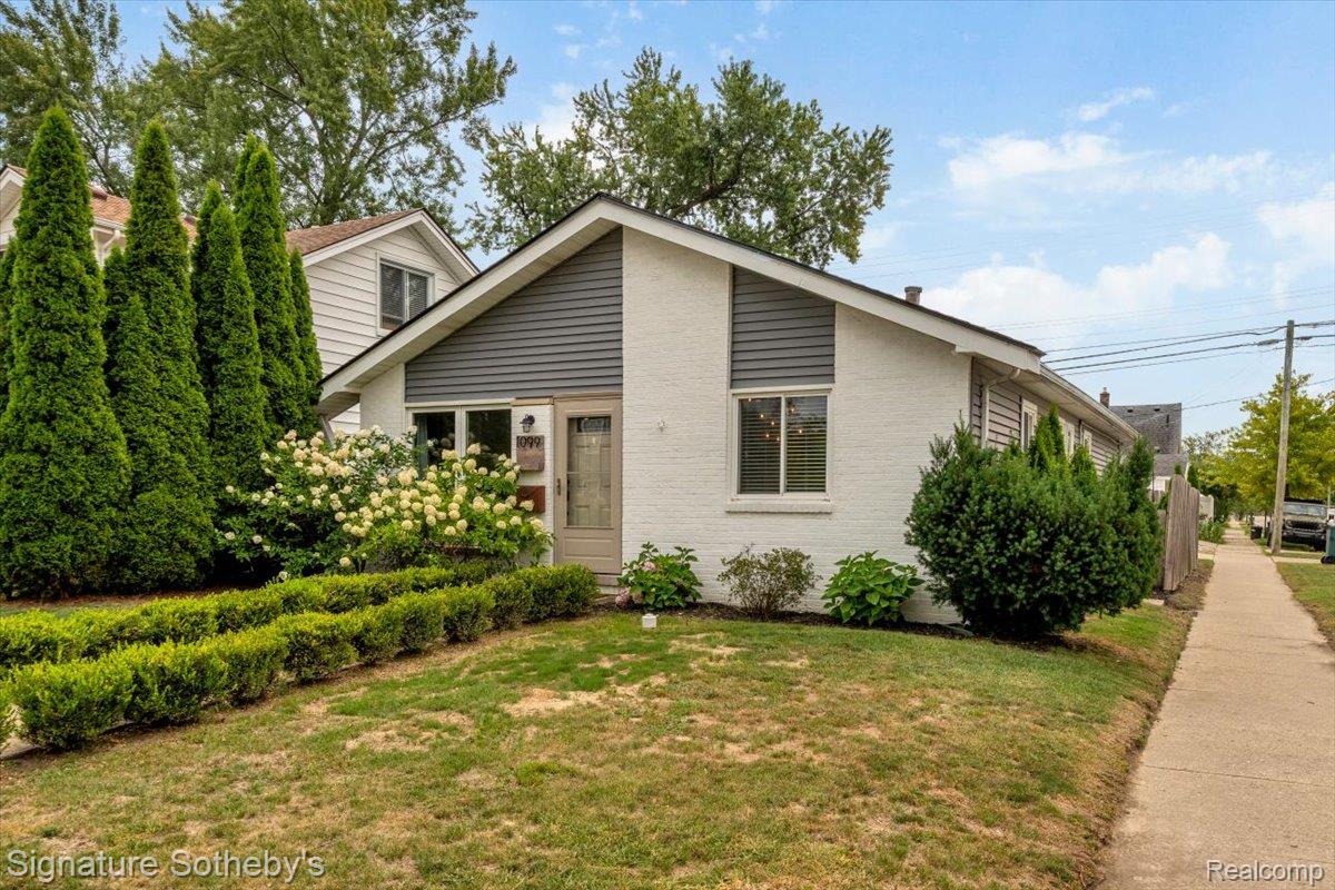 1099 Eaton Road Property Photo 3