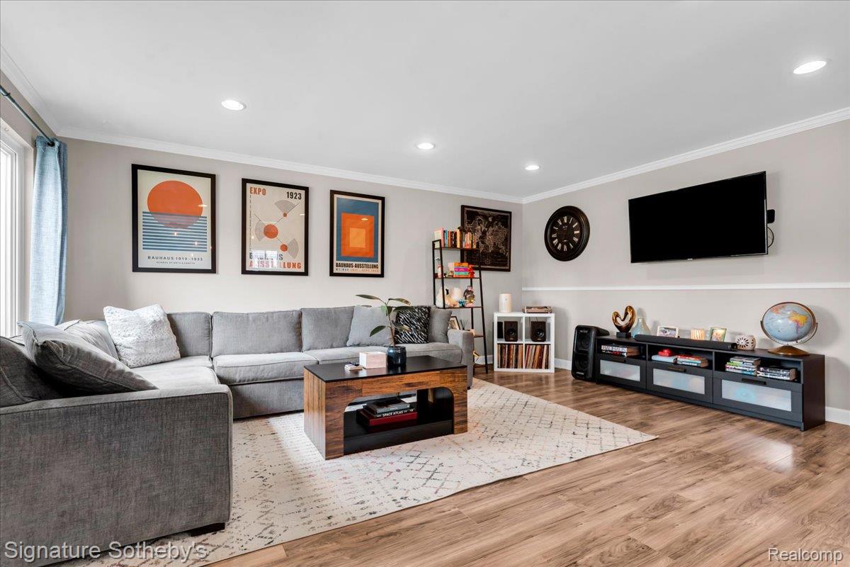 1099 Eaton Road Property Photo 4