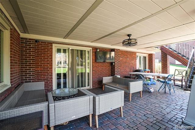 54182 Queensborough Drive Property Photo 9