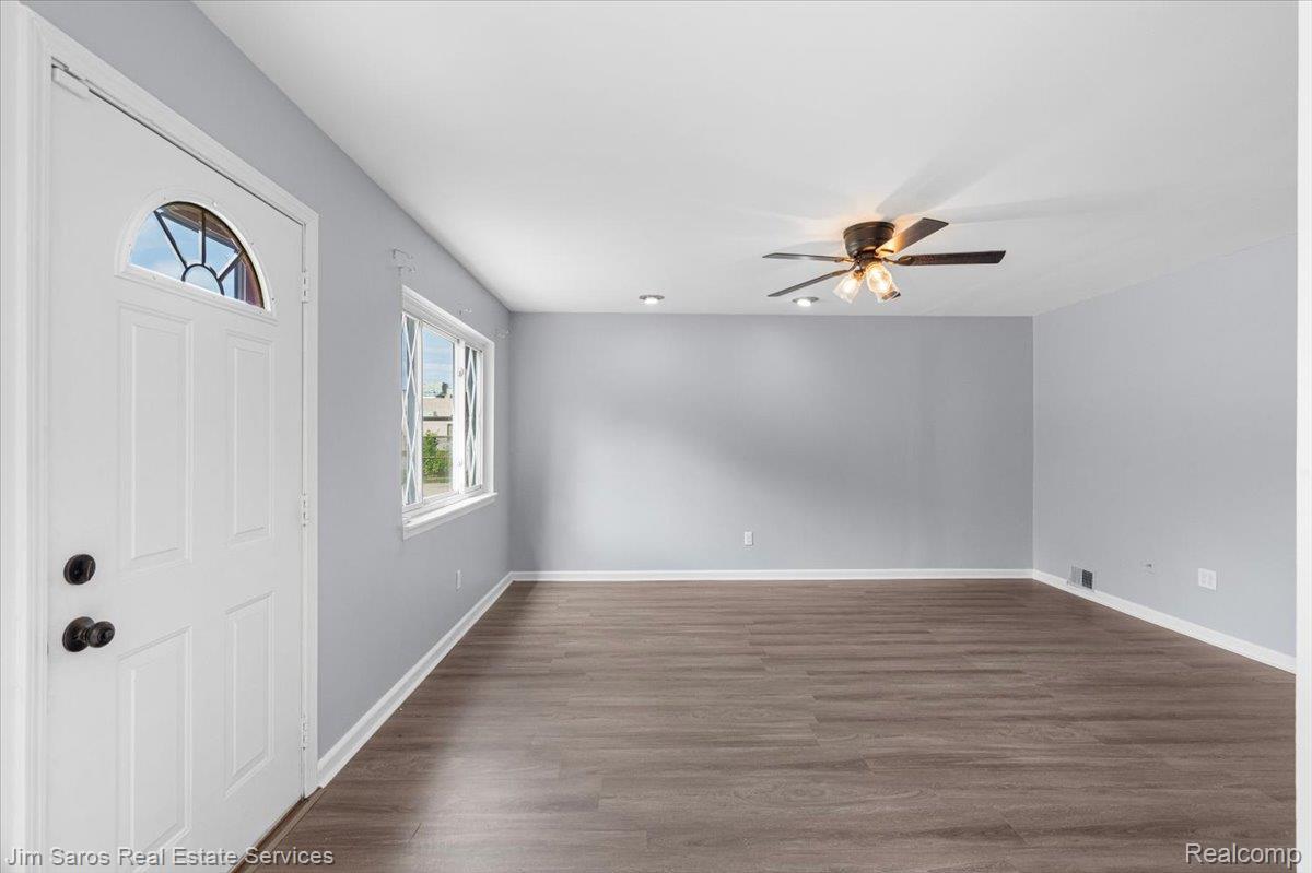 22509 Avon Street Property Photo 5