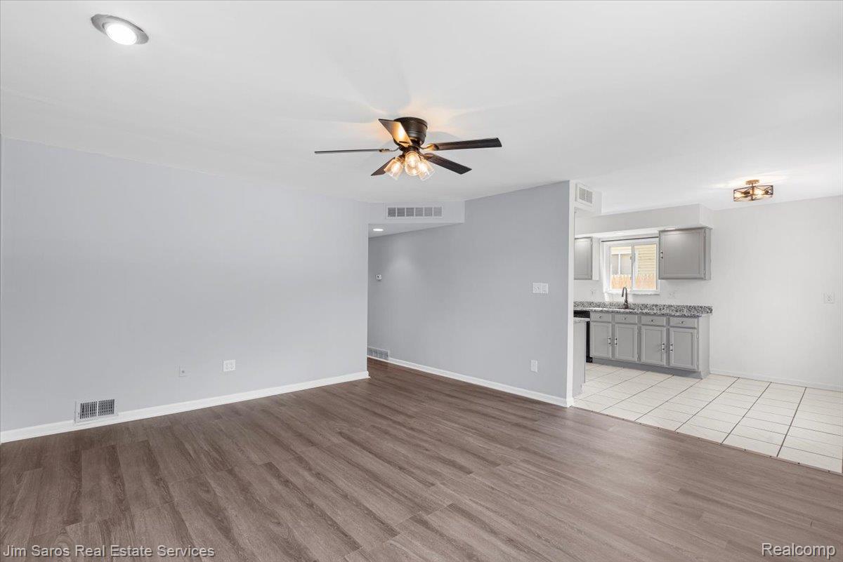 22509 Avon Street Property Photo 7