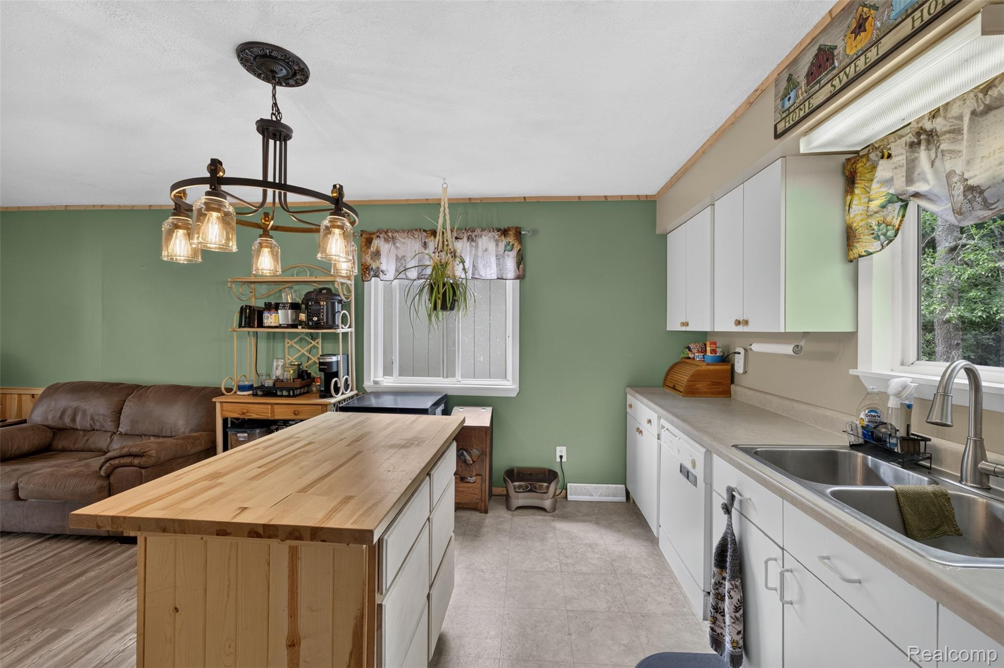 8135 E West Branch Road Property Photo 16