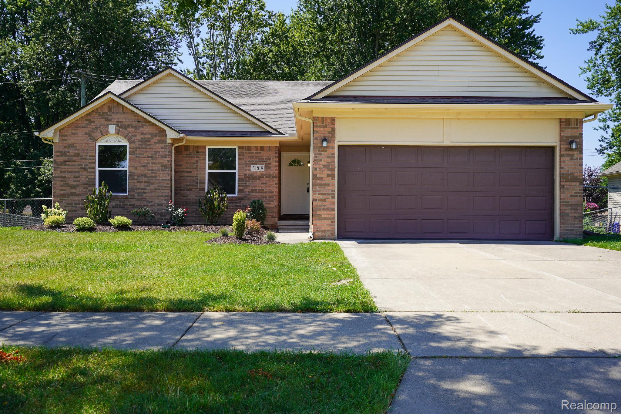 51819 Kings Pointe Drive Property Photo 1