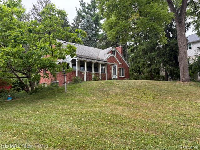 8715 N Wayne Road Property Photo 4