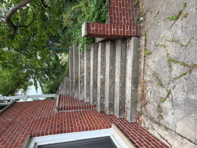 8715 N Wayne Road Property Photo 5