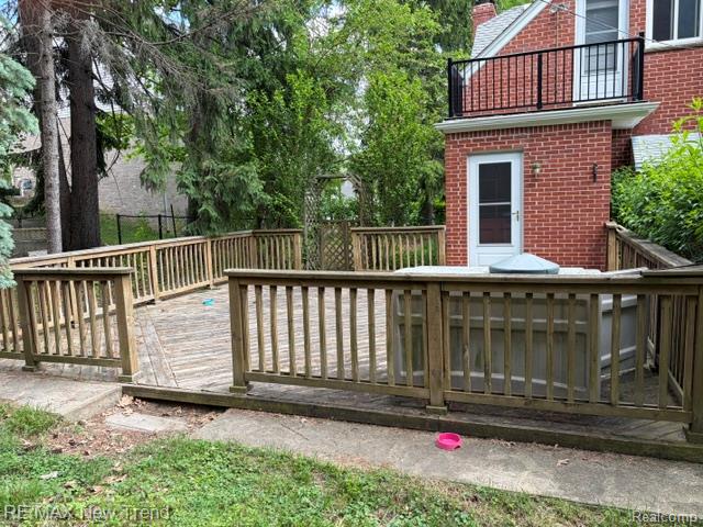 8715 N Wayne Road Property Photo 9
